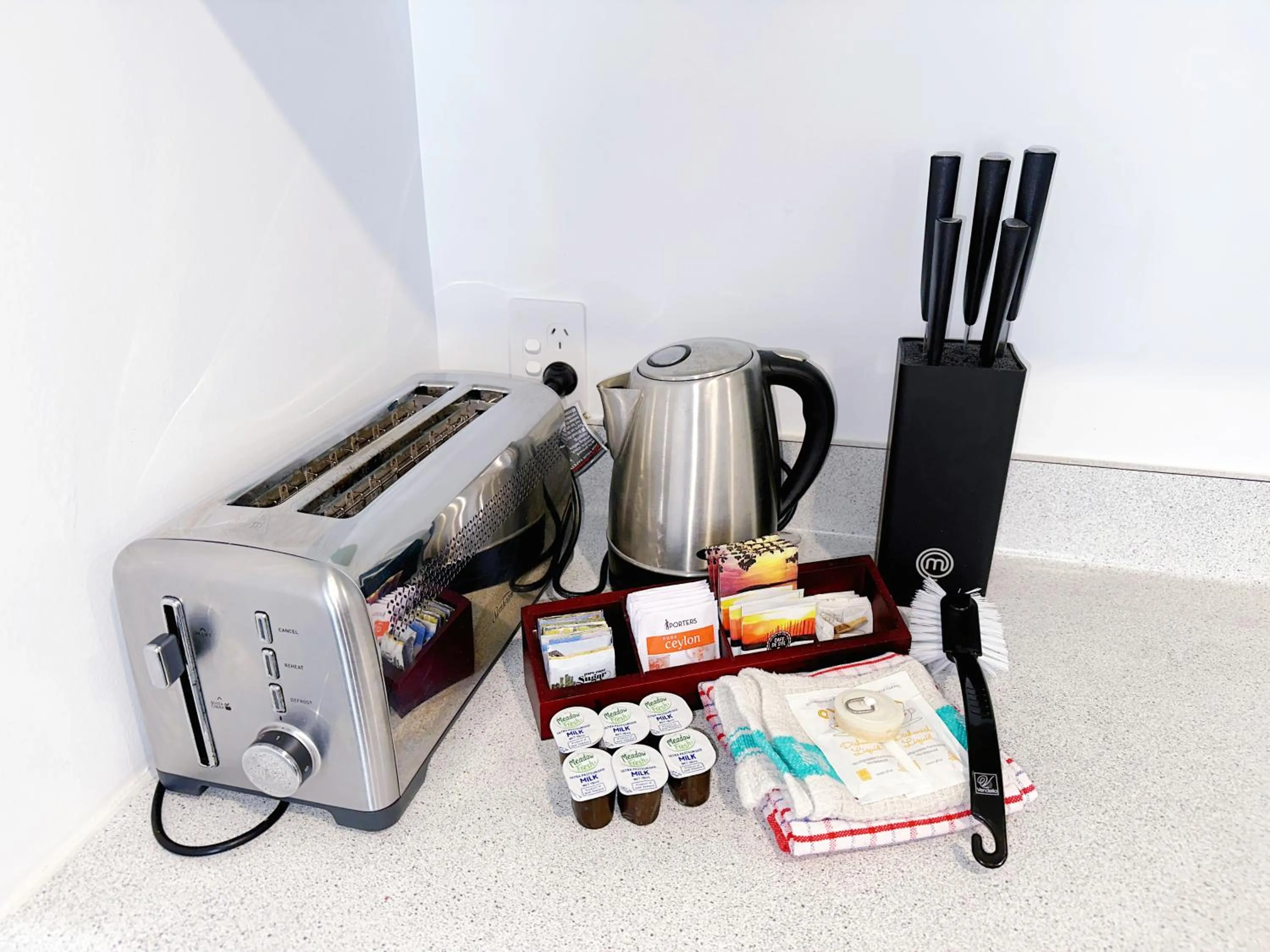 Coffee/tea facilities in Brylin Motel