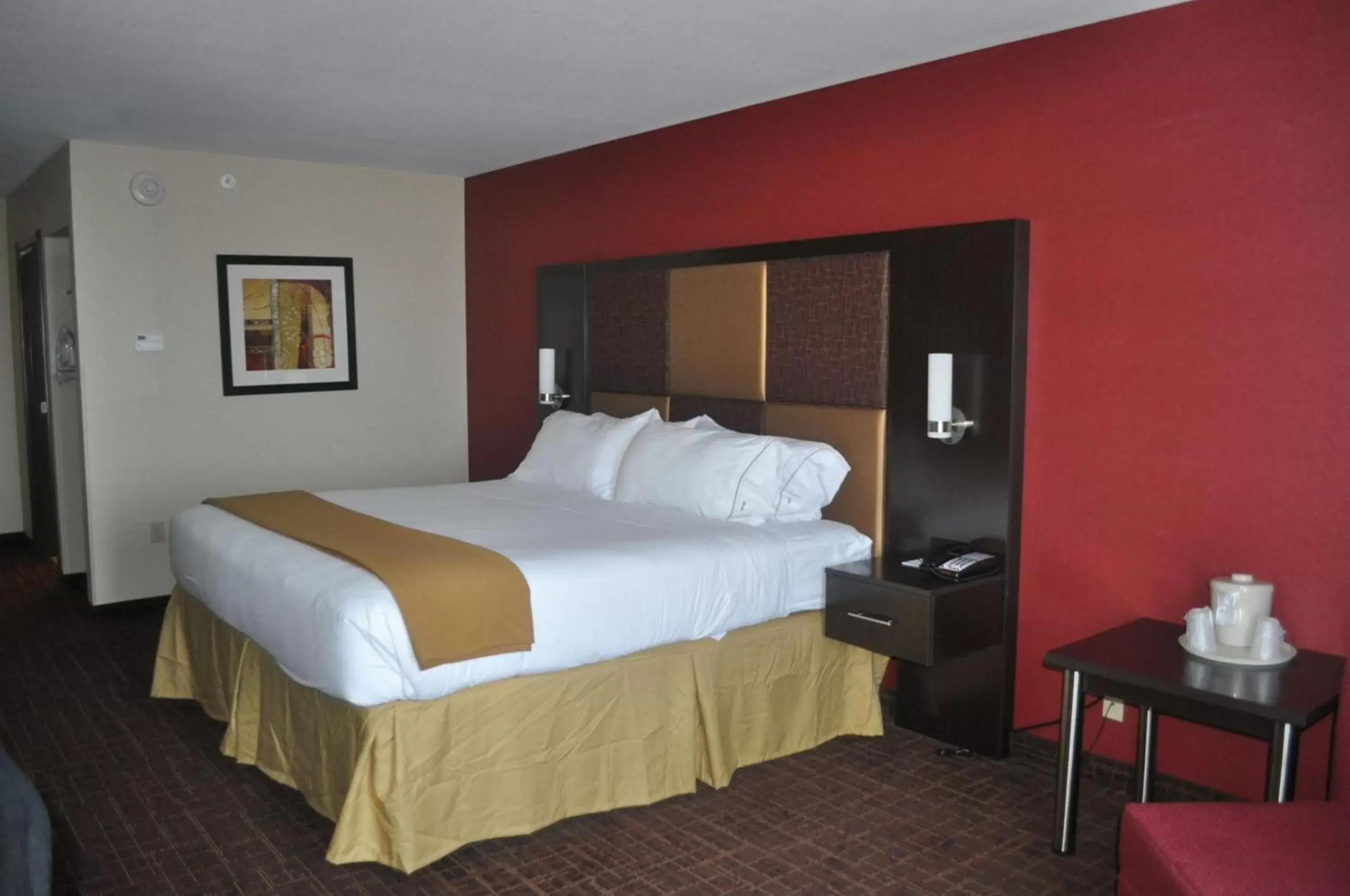Photo of the whole room, Bed in Holiday Inn Express Greensburg, an IHG Hotel