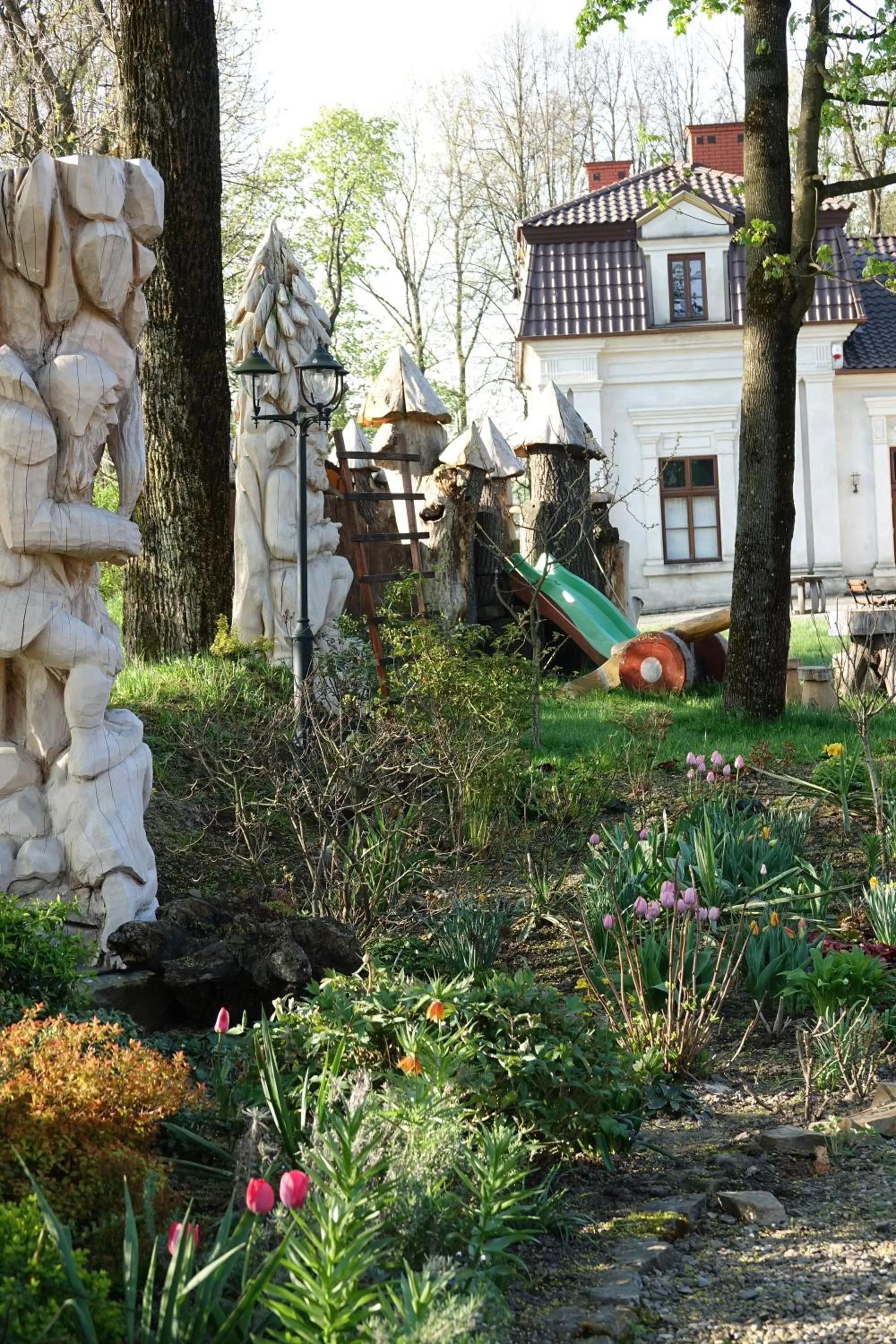 Property building in Gościniec Dworski w Ropie - Pokoje gościnne