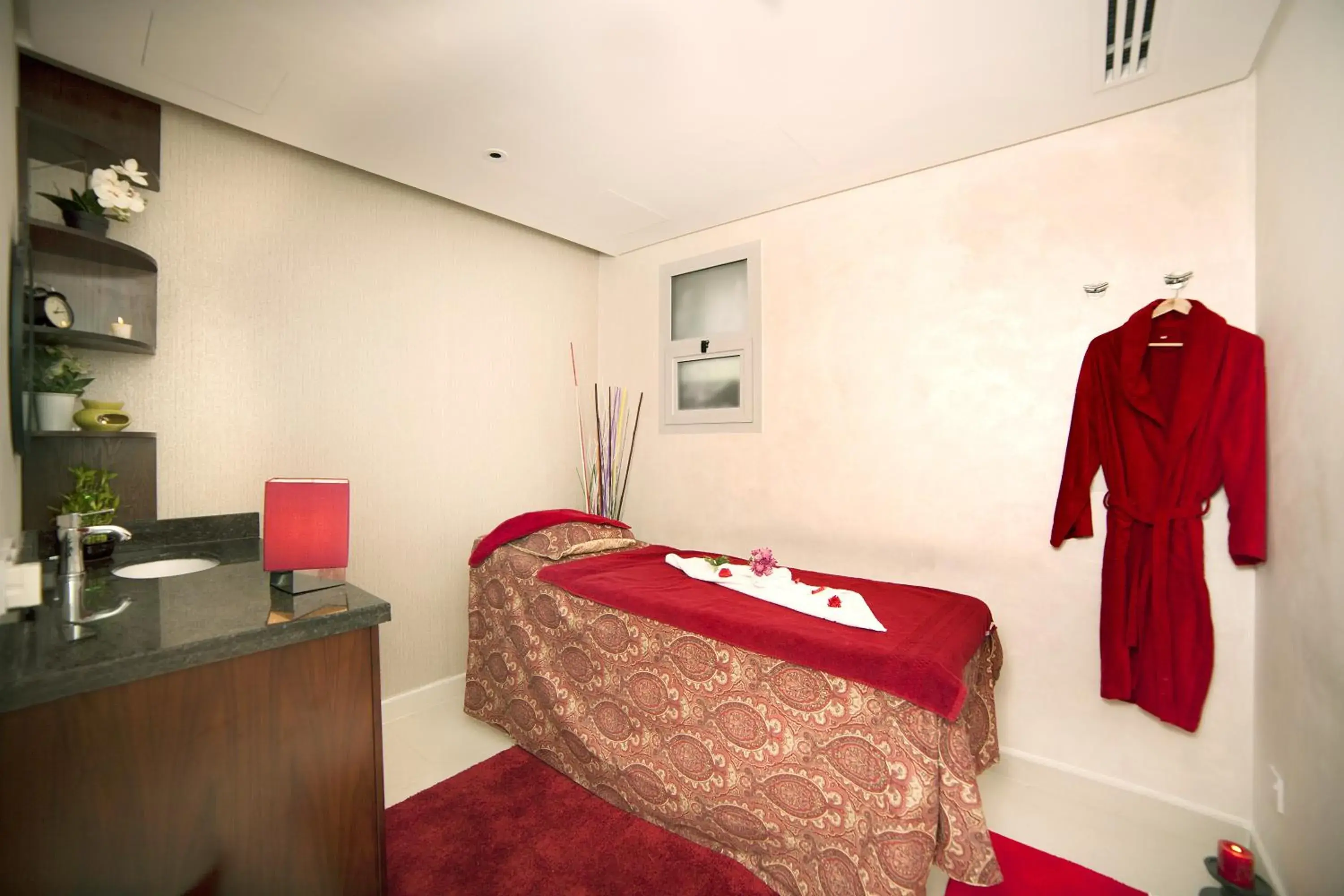 Spa and wellness centre/facilities, Bed in Raviz Center Point Hotel