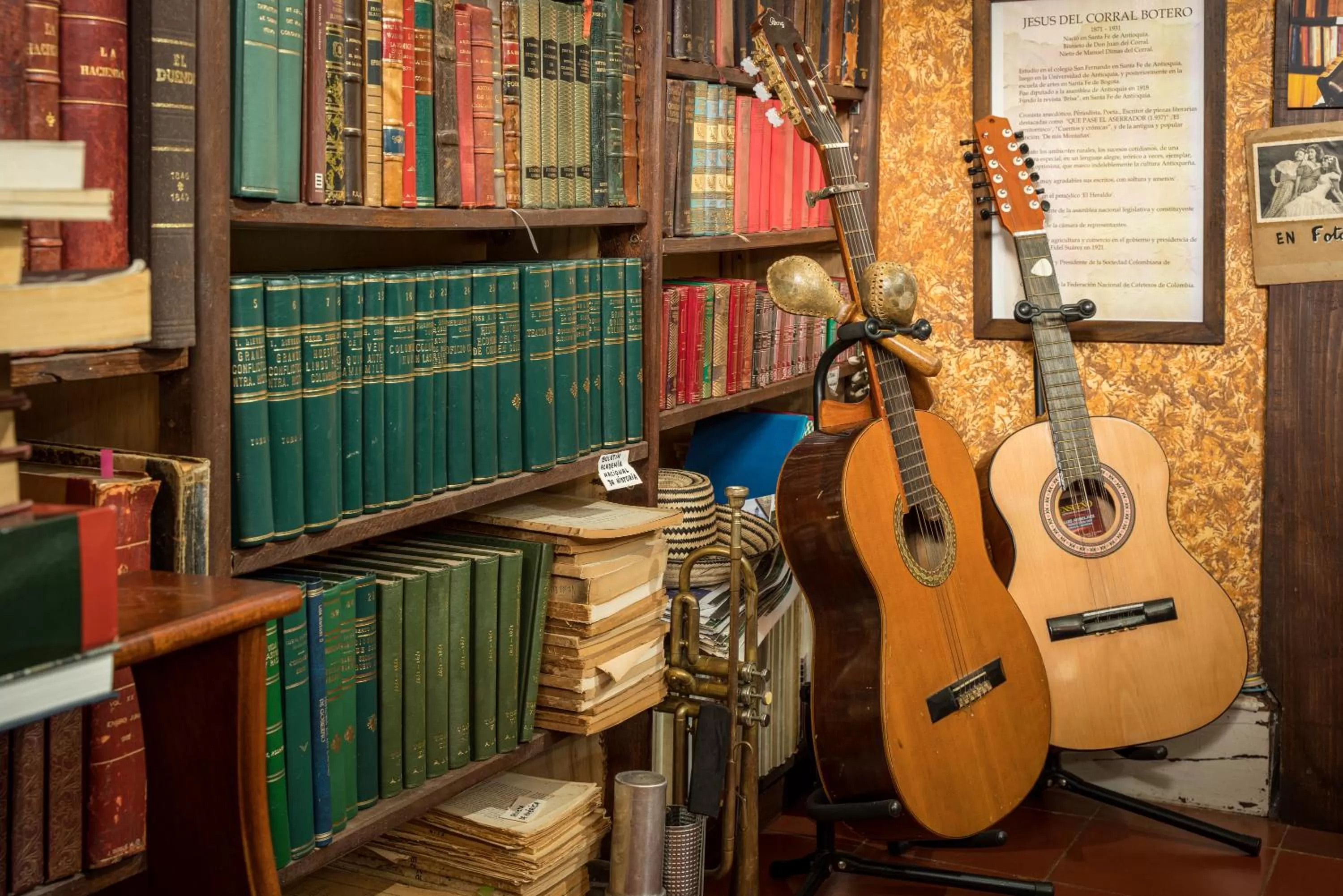 Library in Hotel Mariscal Robledo