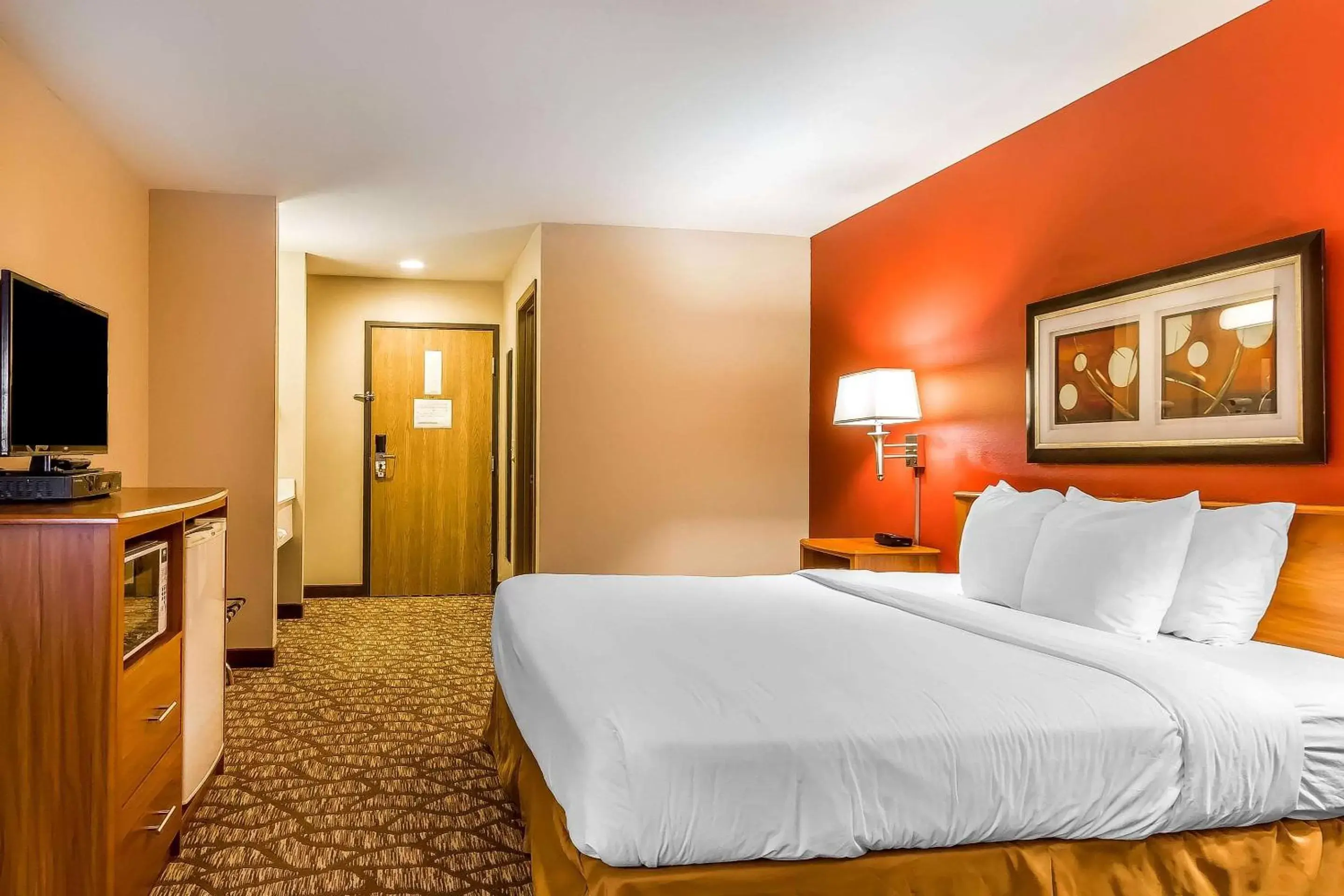 Photo of the whole room, Bed in Quality Inn & Suites Chesterfield Village