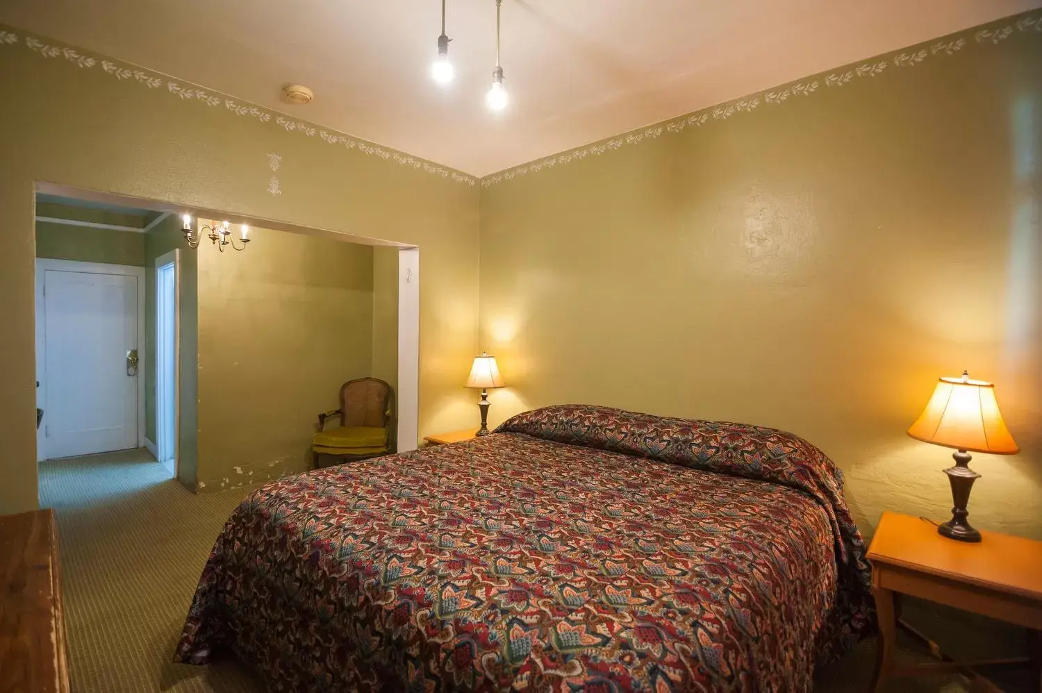 Bed in Amargosa Opera House & Hotel