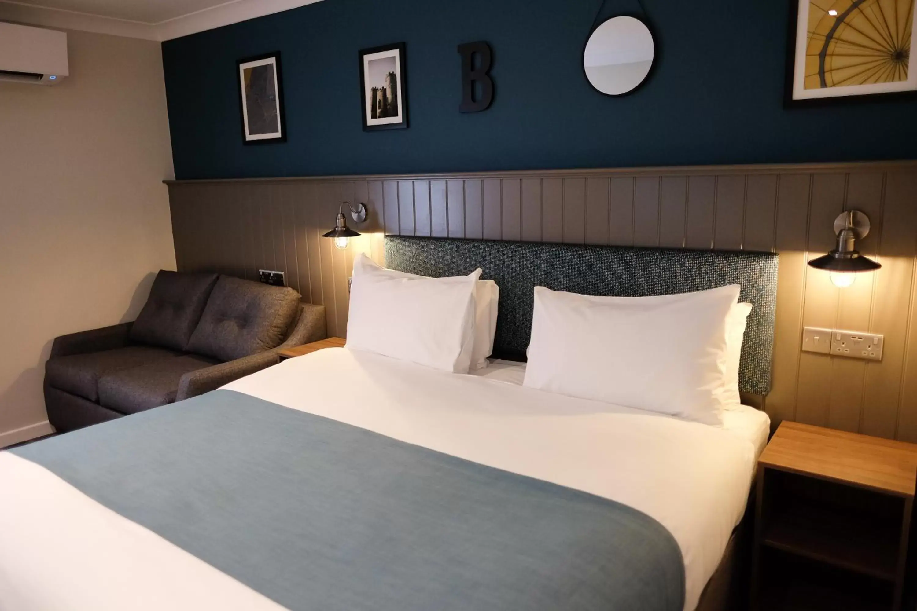 Bed in Almondsbury Interchange Hotel