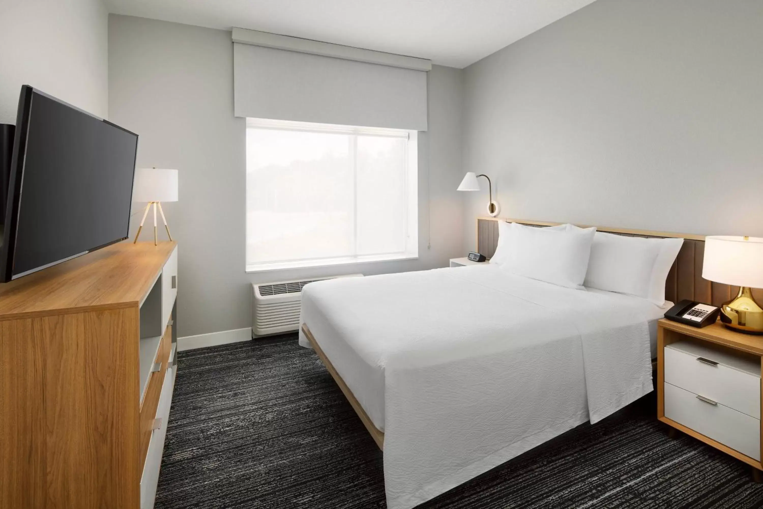 Bedroom, Bed in TownePlace Suites by Marriott Plant City