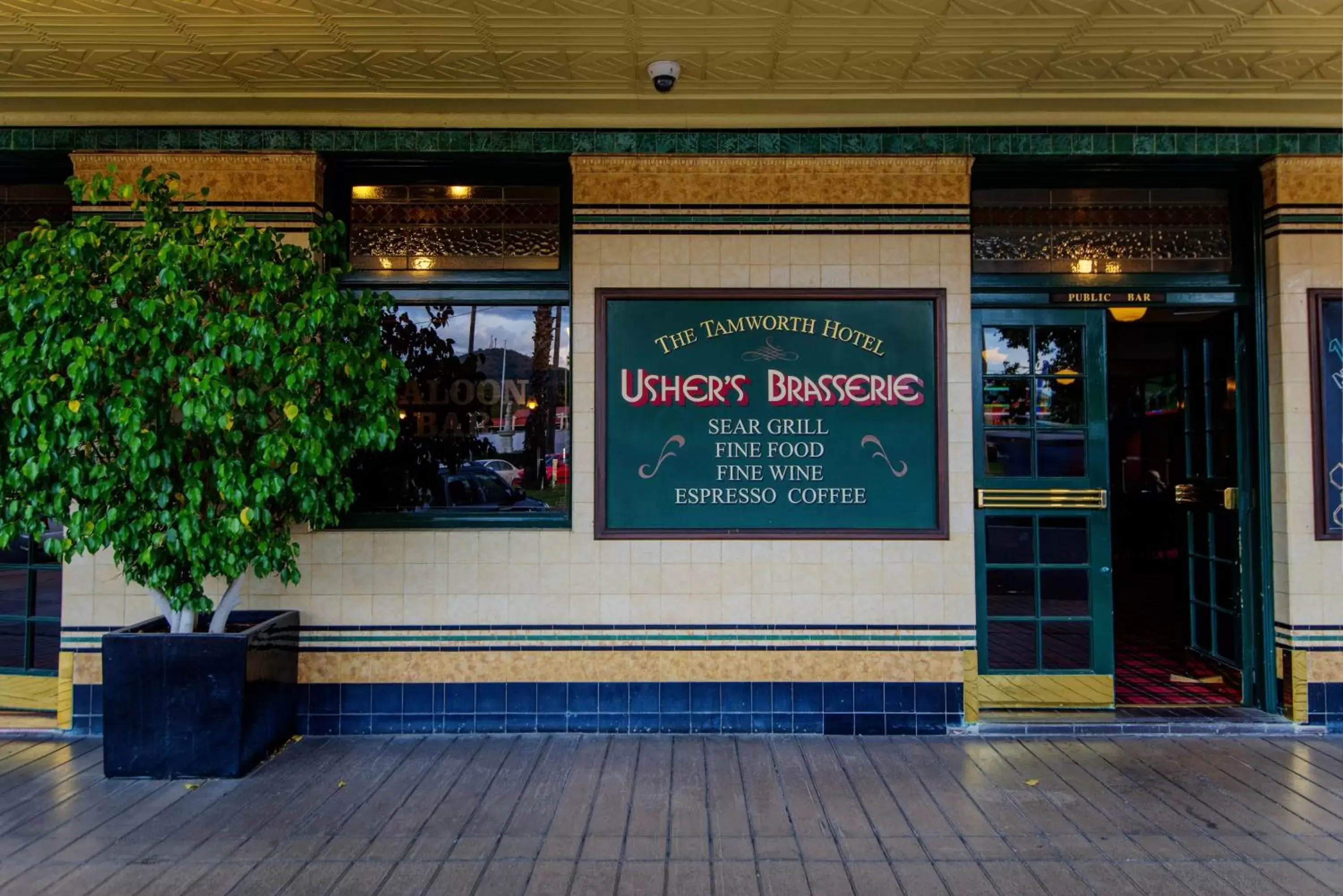 Facade/entrance in The Tamworth Hotel