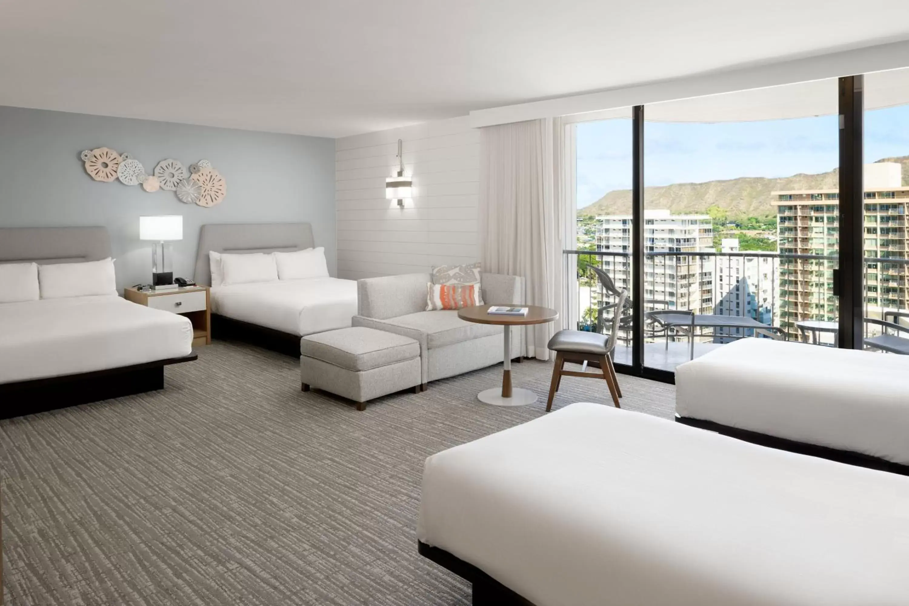 Photo of the whole room, Seating Area in Waikiki Beach Marriott Resort & Spa