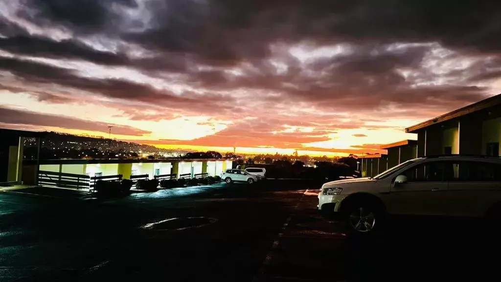 Sunset in Blue Lake Motel