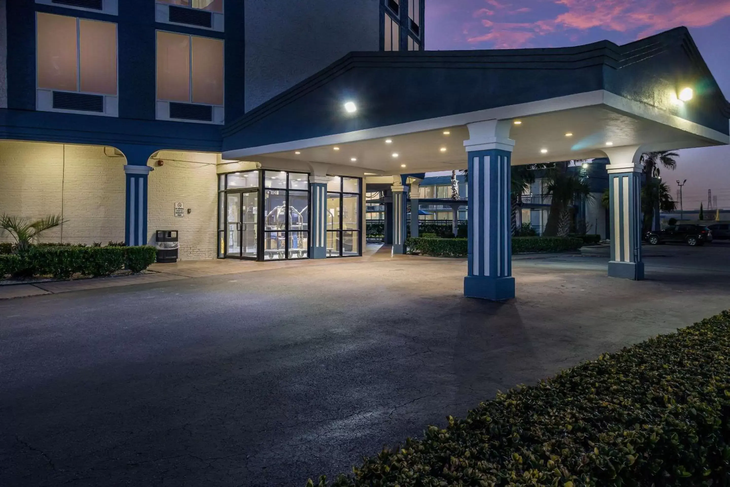 Property building in Quality Inn Pasadena Houston