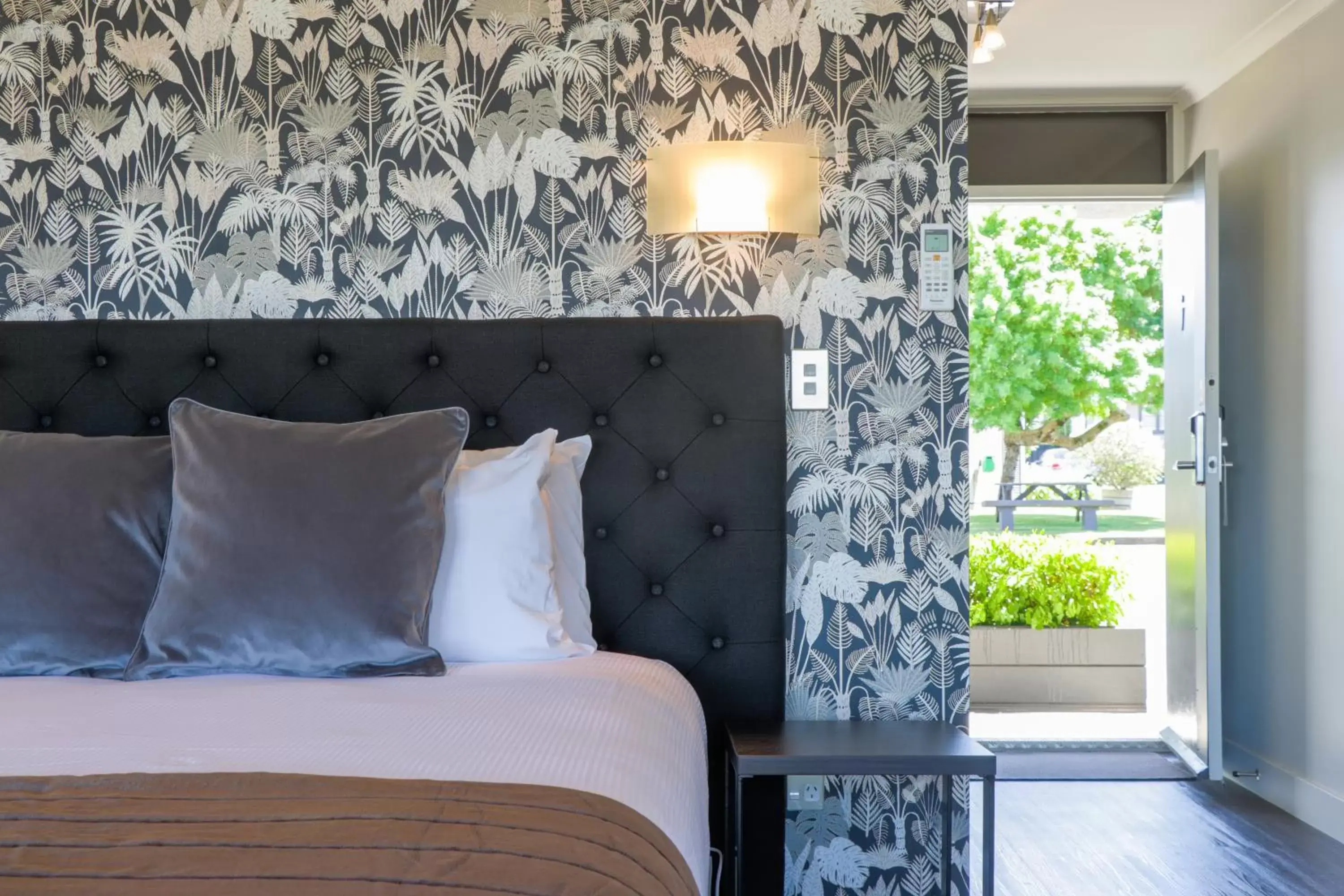 Bed in Suncourt Hotel & Conference Centre Bed in Suncourt Hotel & Conference Centre