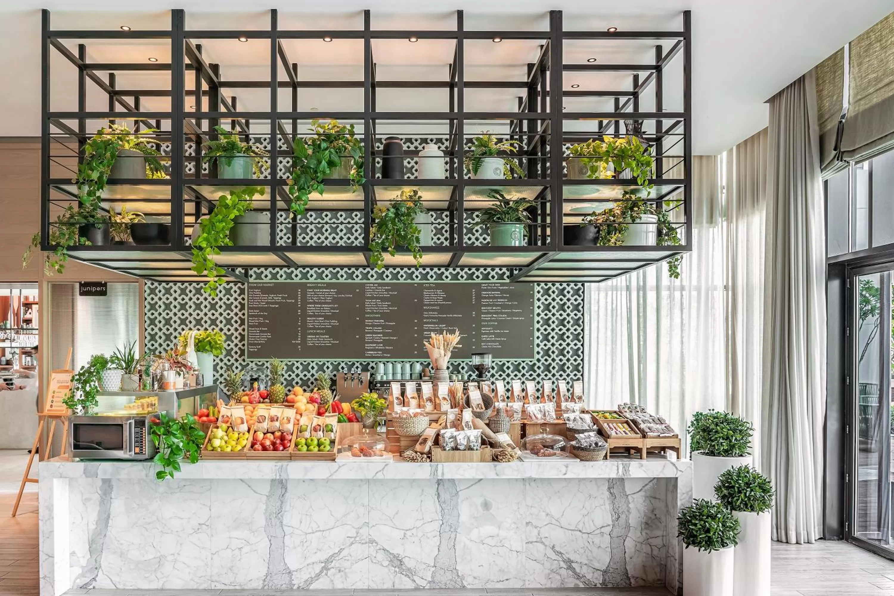 Restaurant/places to eat in Vida Emirates Hills