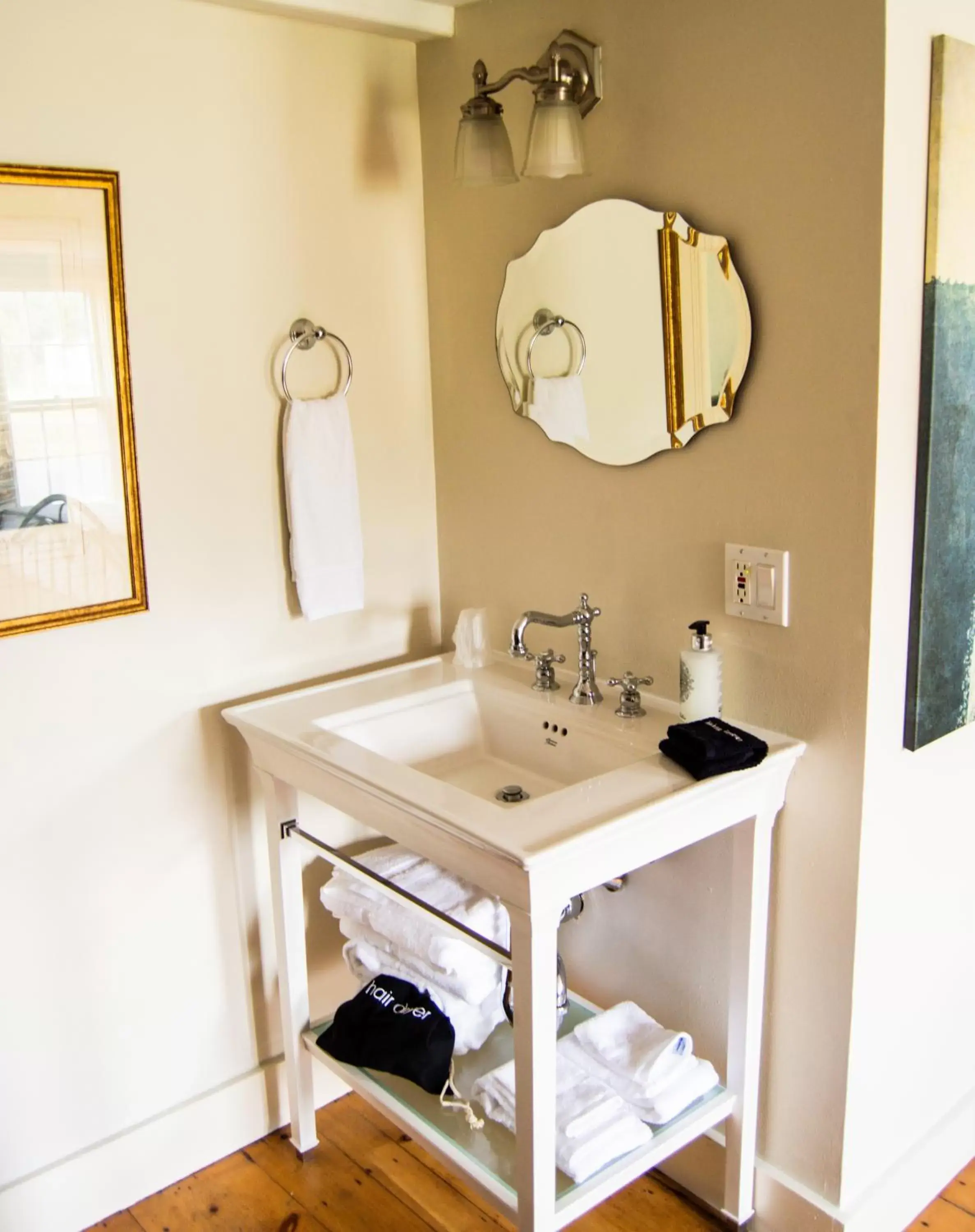 Bathroom in The General Stanton Inn