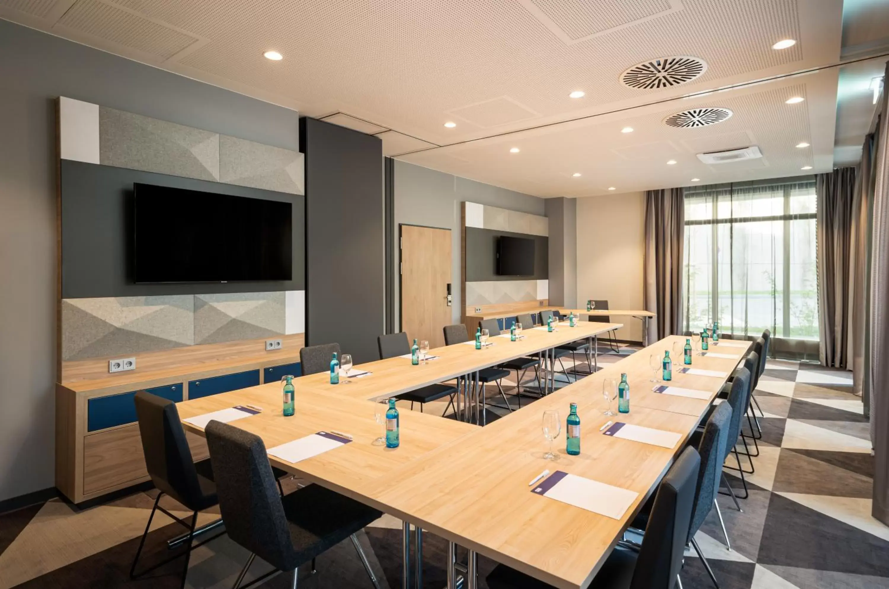 Meeting/conference room in Holiday Inn Express - Rosenheim, an IHG Hotel