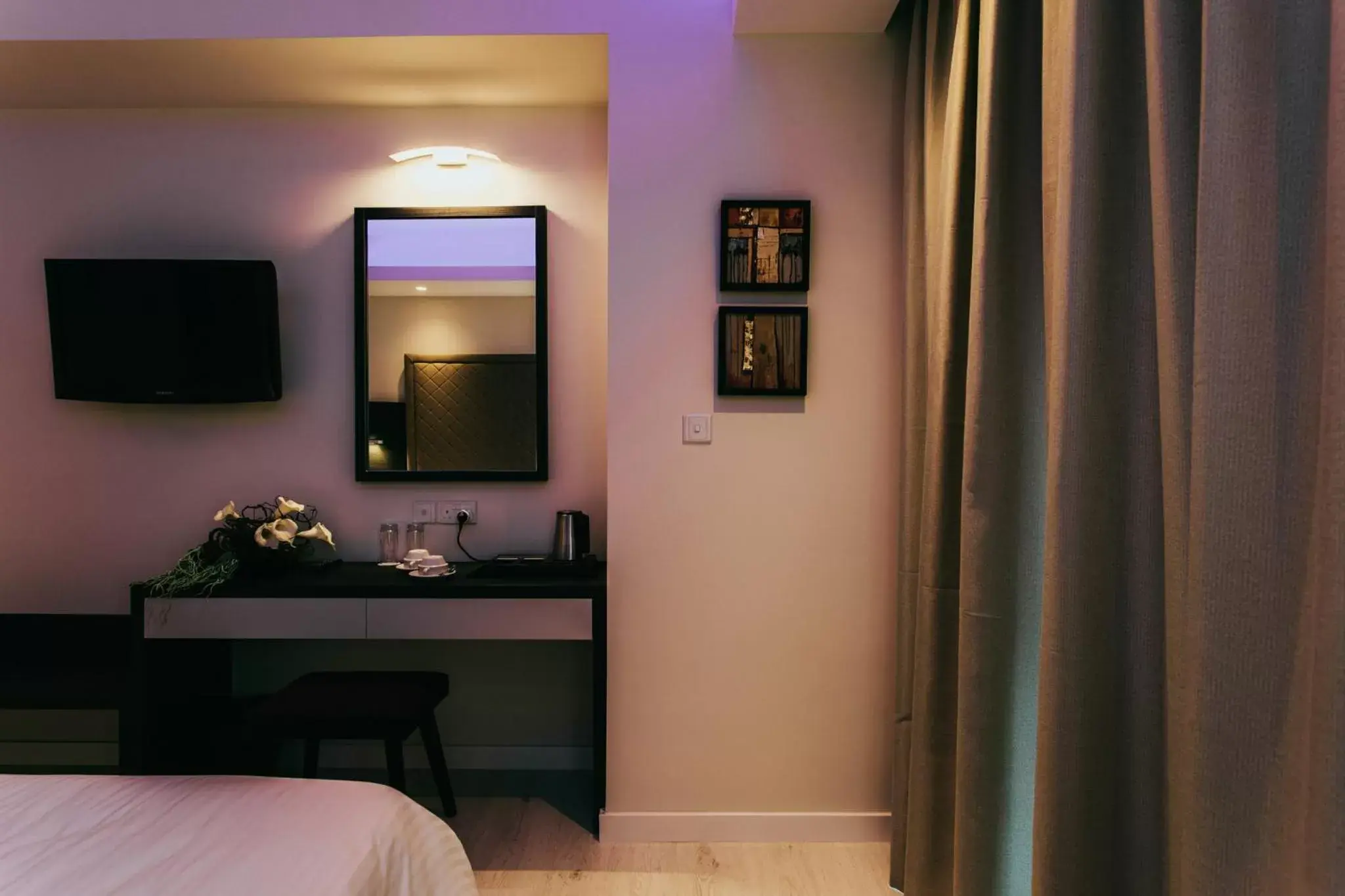 Bedroom, TV/Entertainment Center in Frangiorgio Hotel