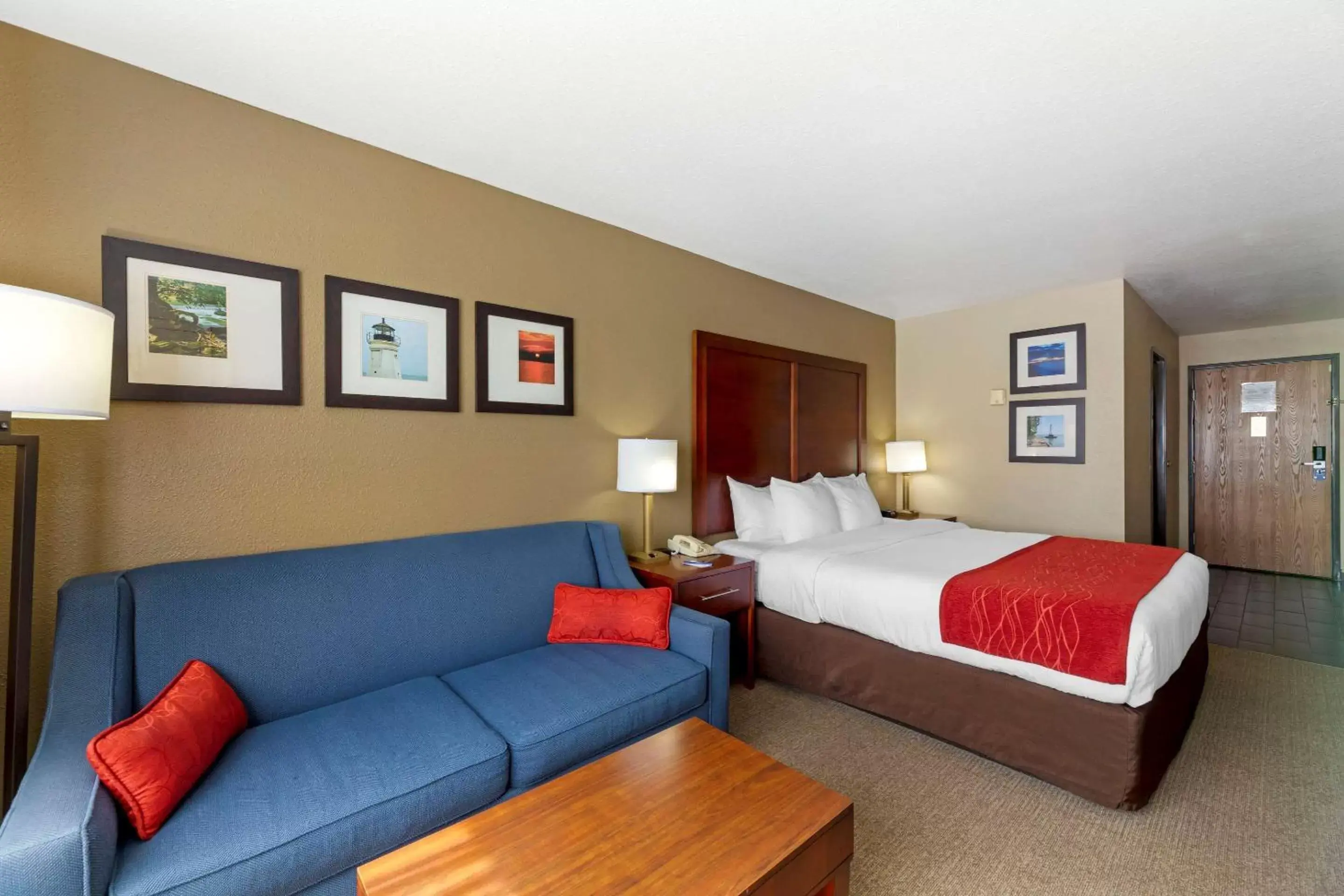 Photo of the whole room in Comfort Inn River's Edge