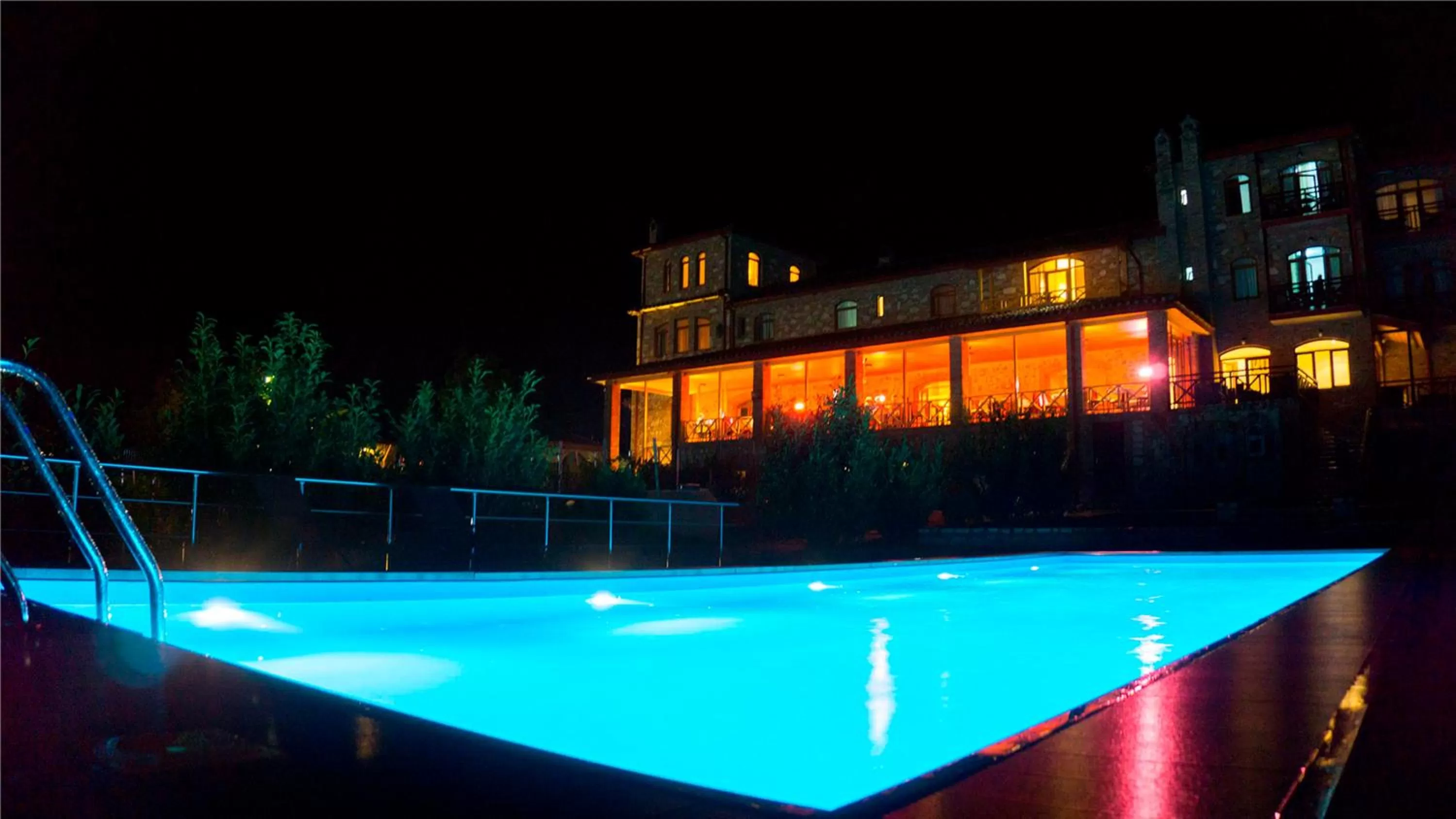 Swimming pool in Schuchmann Wines Château,Villas & SPA