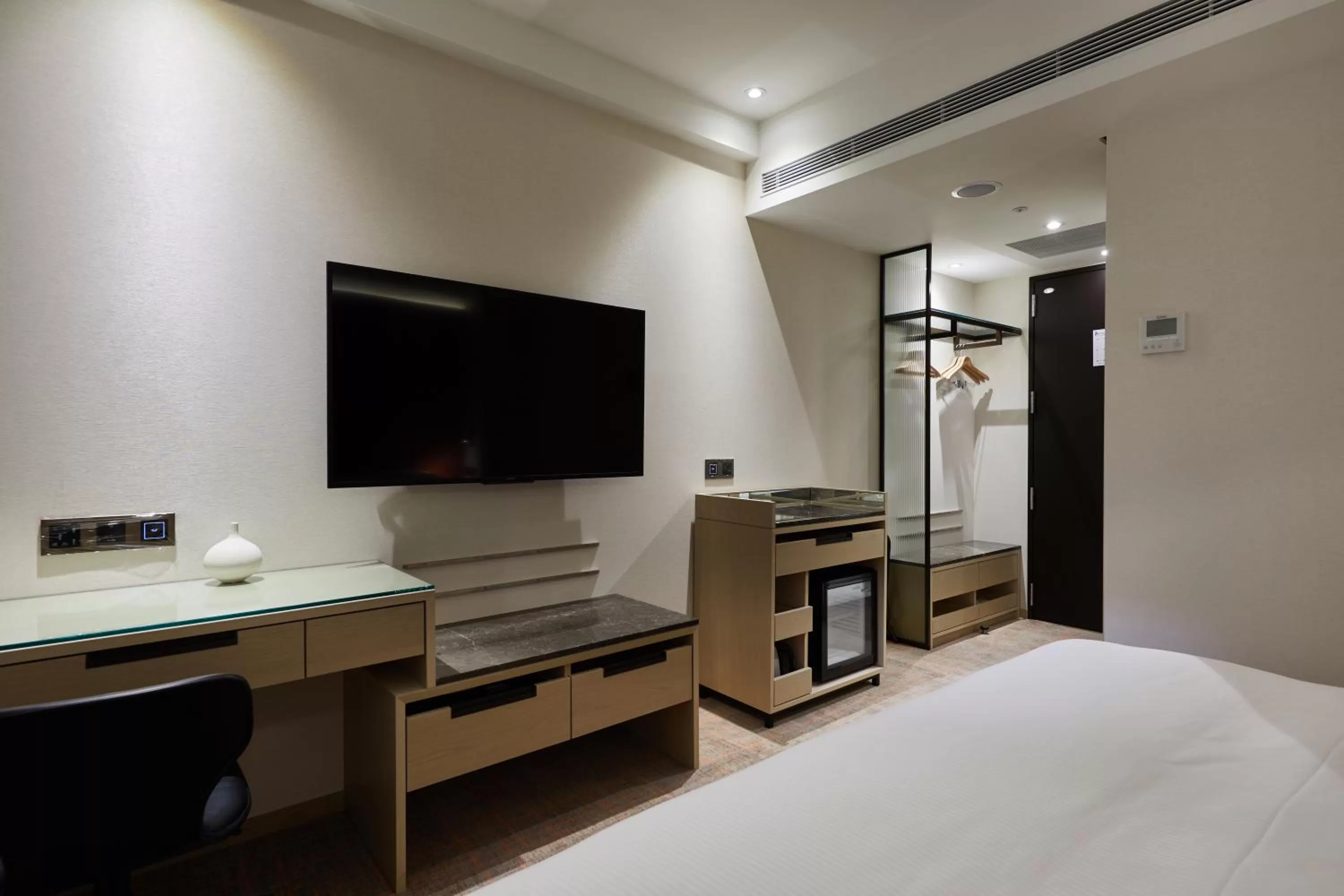 Communal lounge/ TV room, Bed in K Hotels Taipei Linsen