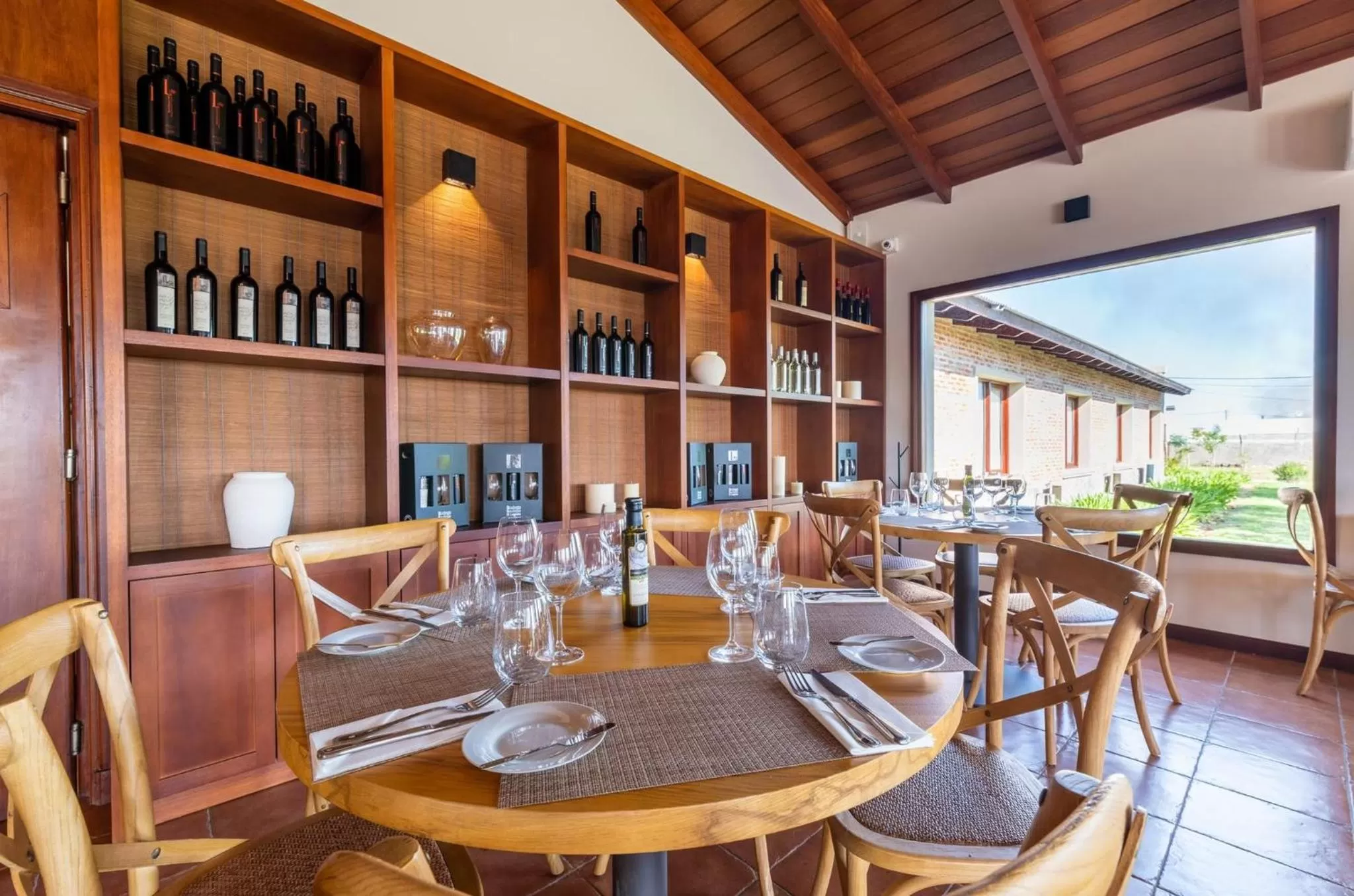 Restaurant/places to eat in Bemar Carmelo Hotel