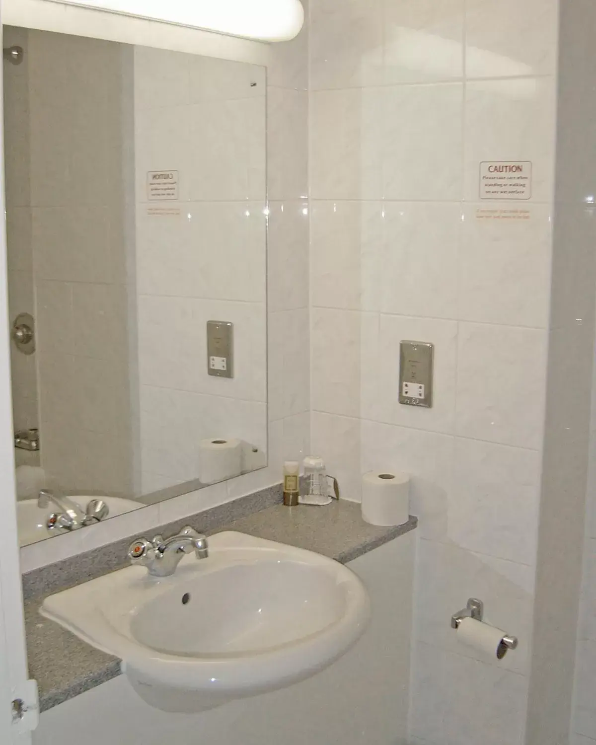 Bathroom in Britannia Hotel Newcastle Airport