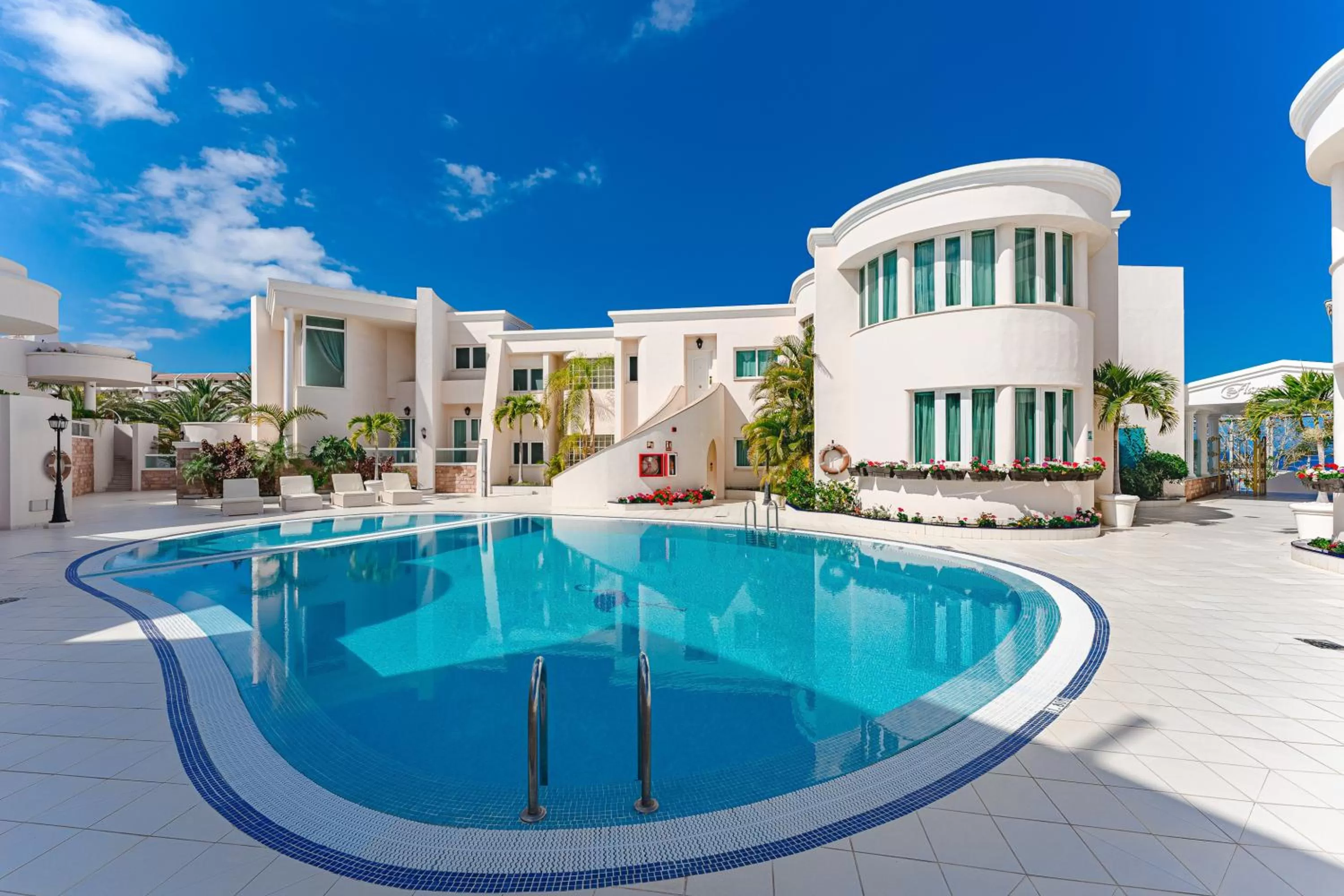 Swimming pool in Flamingo Suites Boutique Hotel