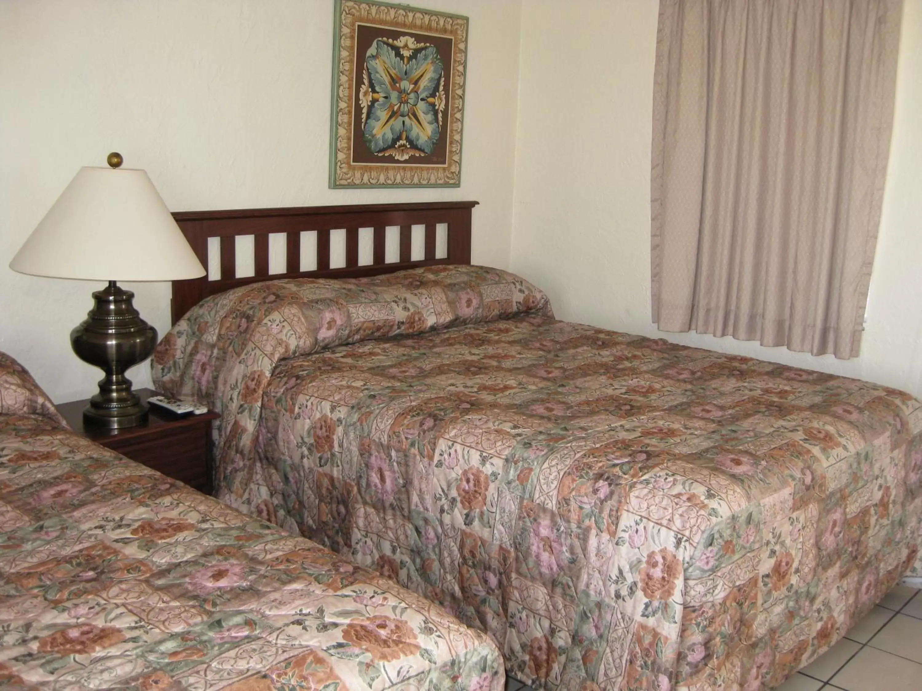 Photo of the whole room, Bed in Glades Motel - Naples