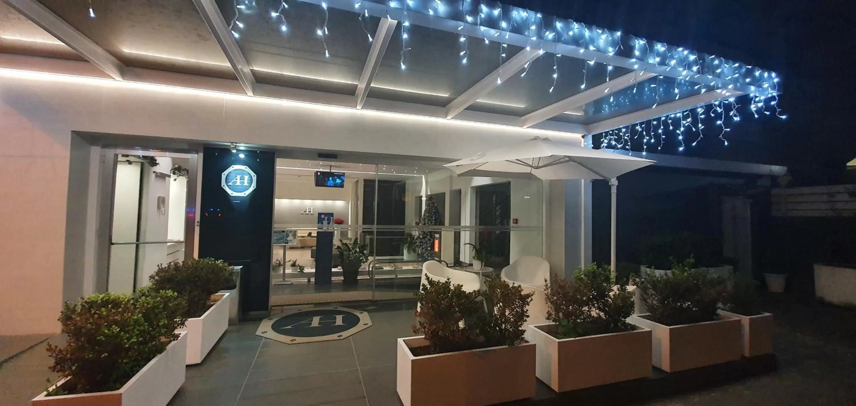 Facade/entrance in Hotel Artemide