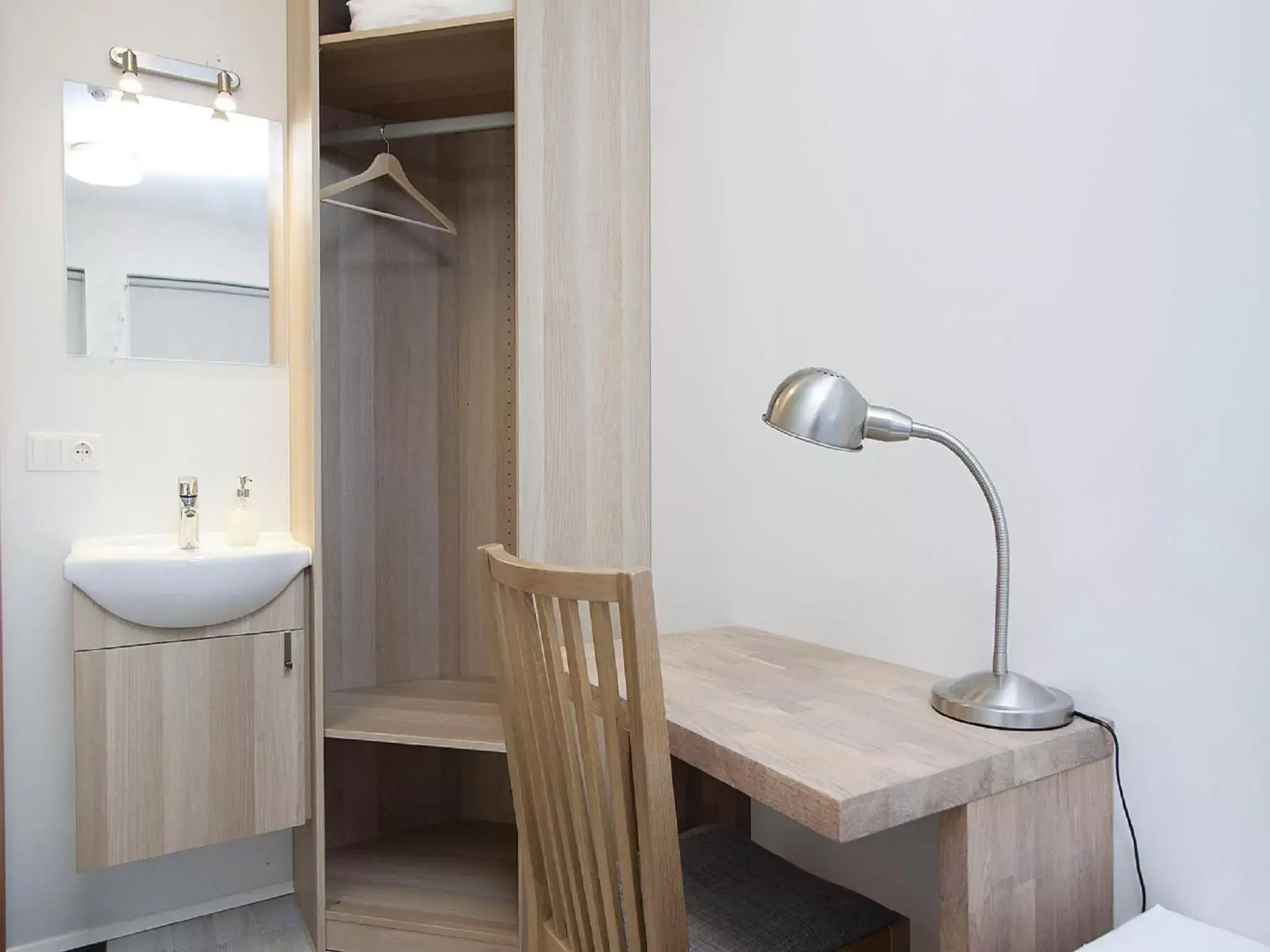 Double or Twin Room with Shared Bathroom in KEF Guesthouse by Keflavík airport Double or Twin Room with Shared Bathroom in KEF Guesthouse by Keflavík airport