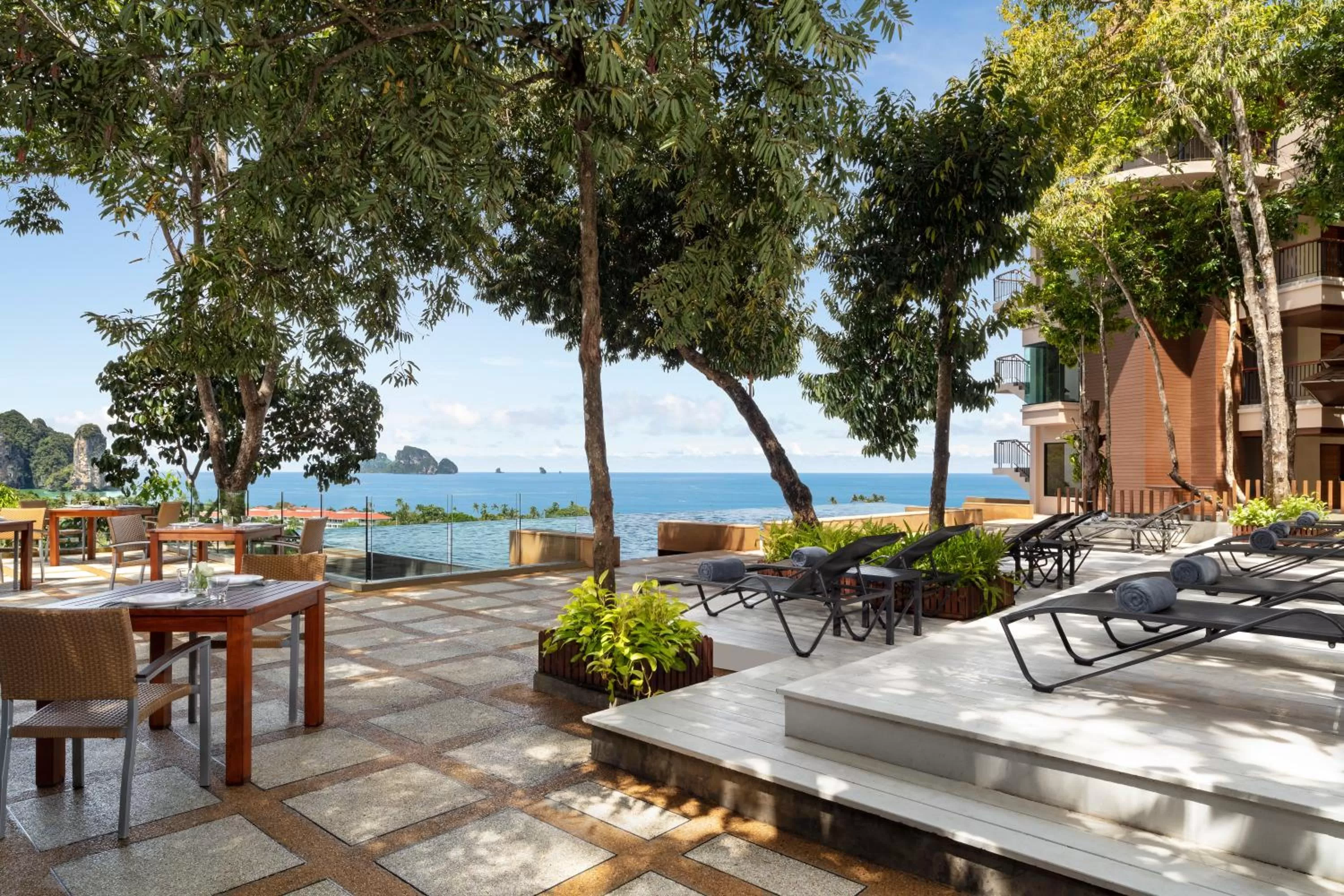 Restaurant/places to eat in Avani Ao Nang Cliff Krabi Resort