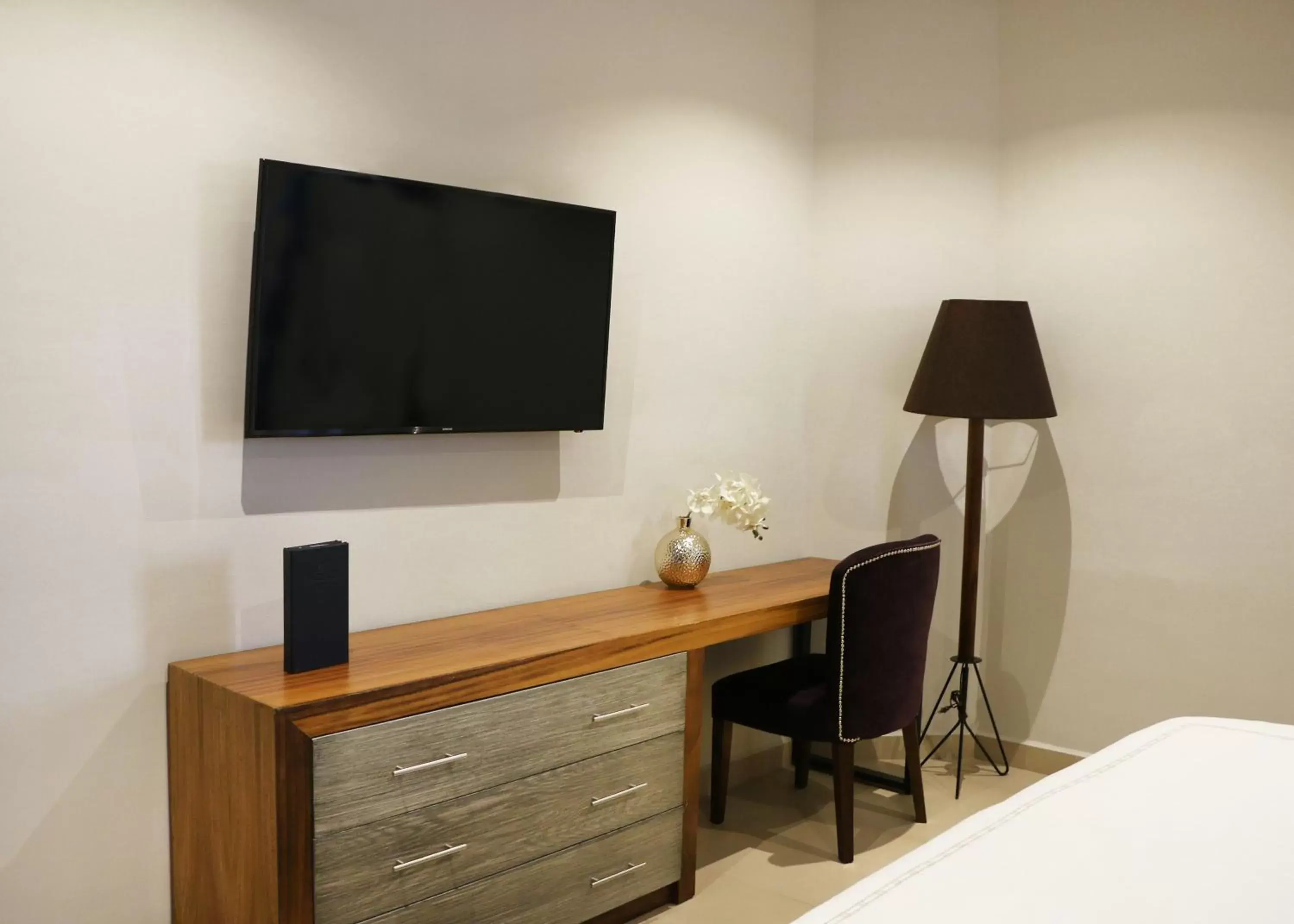 TV and multimedia, Bed in The Inn at Mazatlan TV and multimedia, Bed in The Inn at Mazatlan