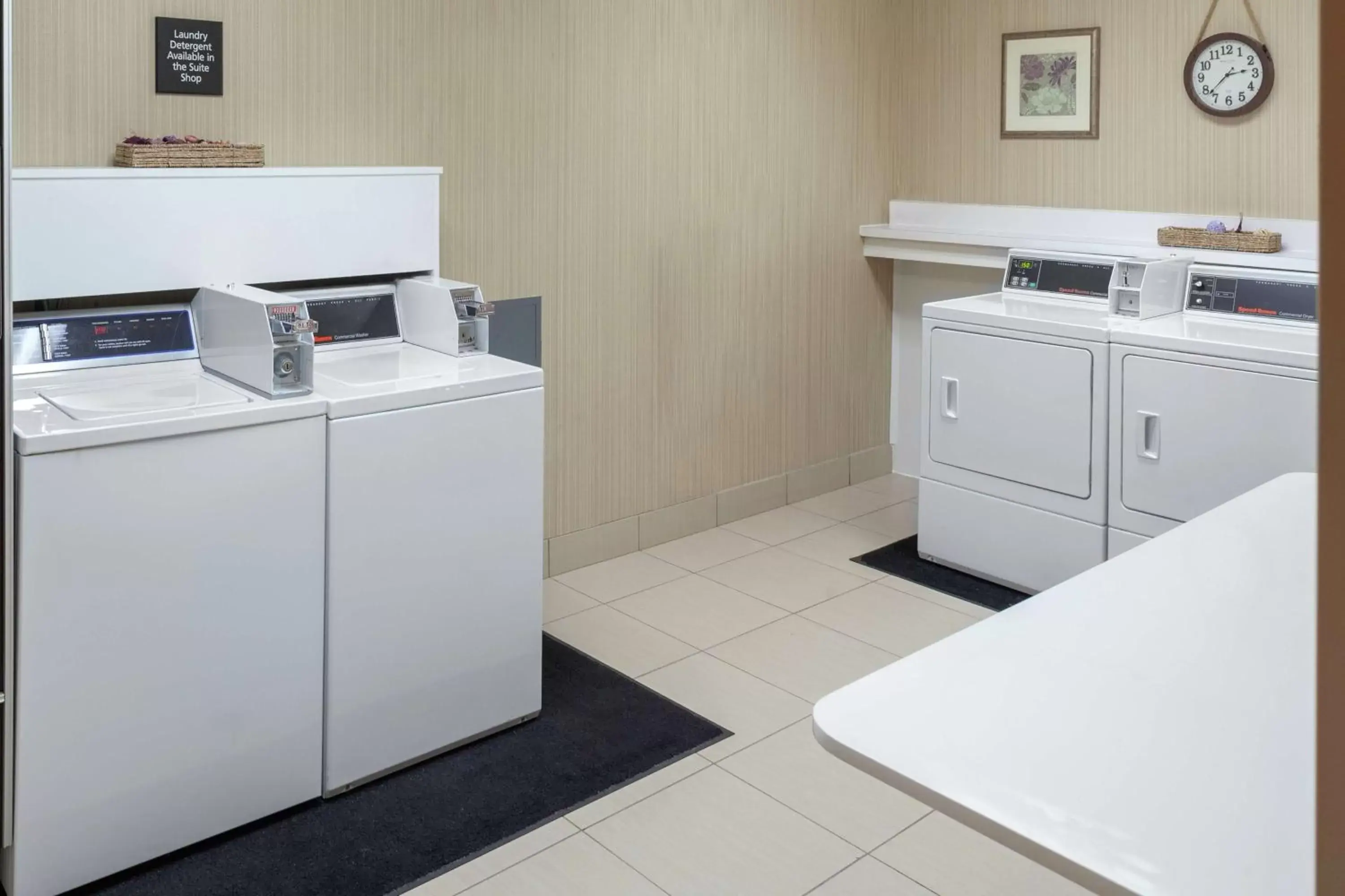 Property building, Kitchen/Kitchenette in Hampton Inn Woodbridge