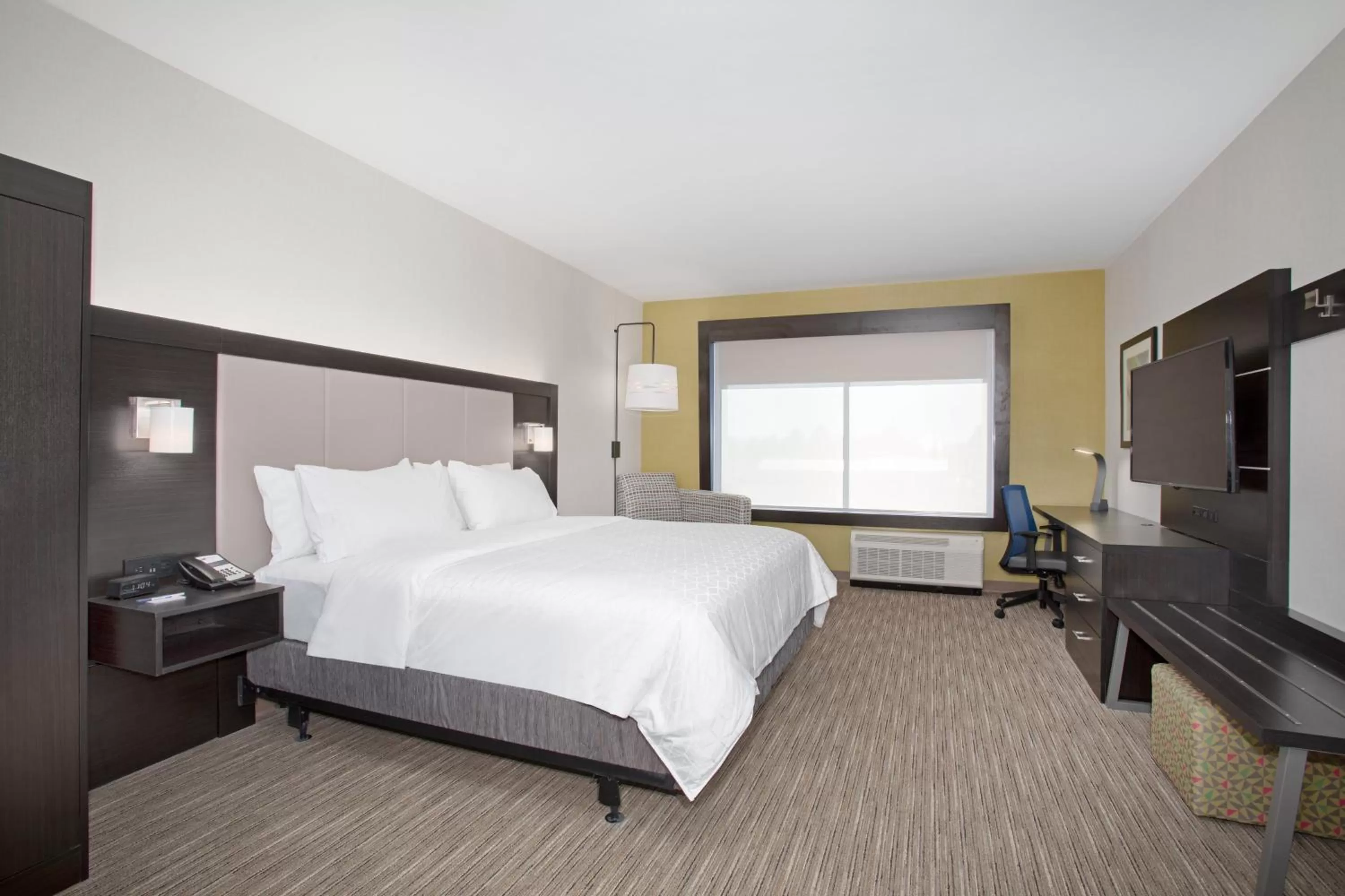 Photo of the whole room, Bed in Holiday Inn Express & Suites - Ely by IHG