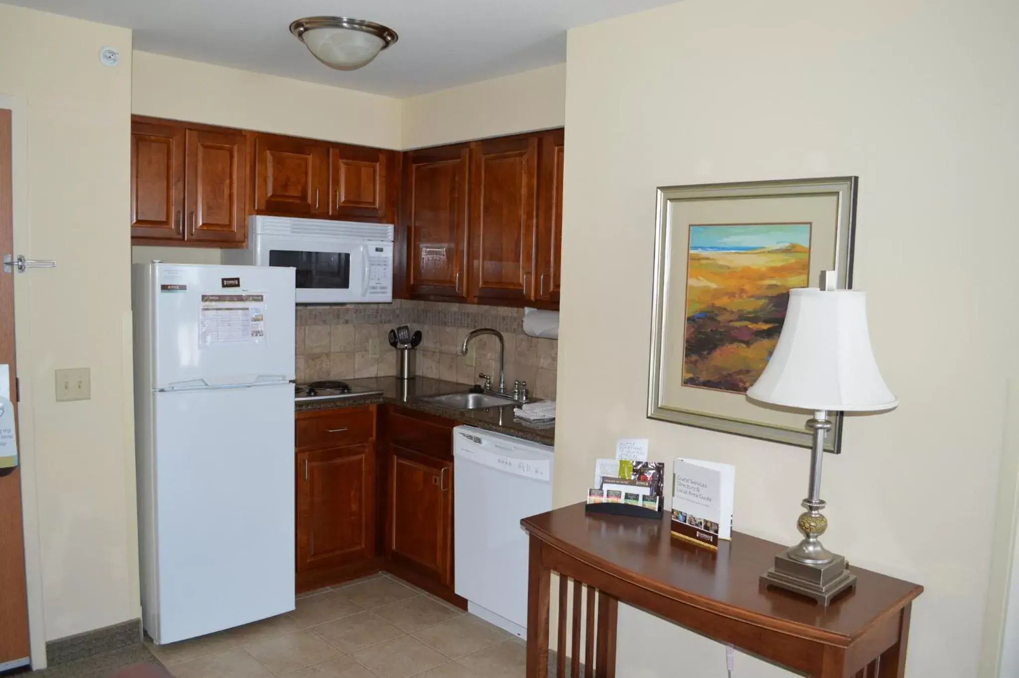 Photo of the whole room, Kitchen/Kitchenette in Staybridge Suites Milwaukee West-Oconomowoc, an IHG Hotel