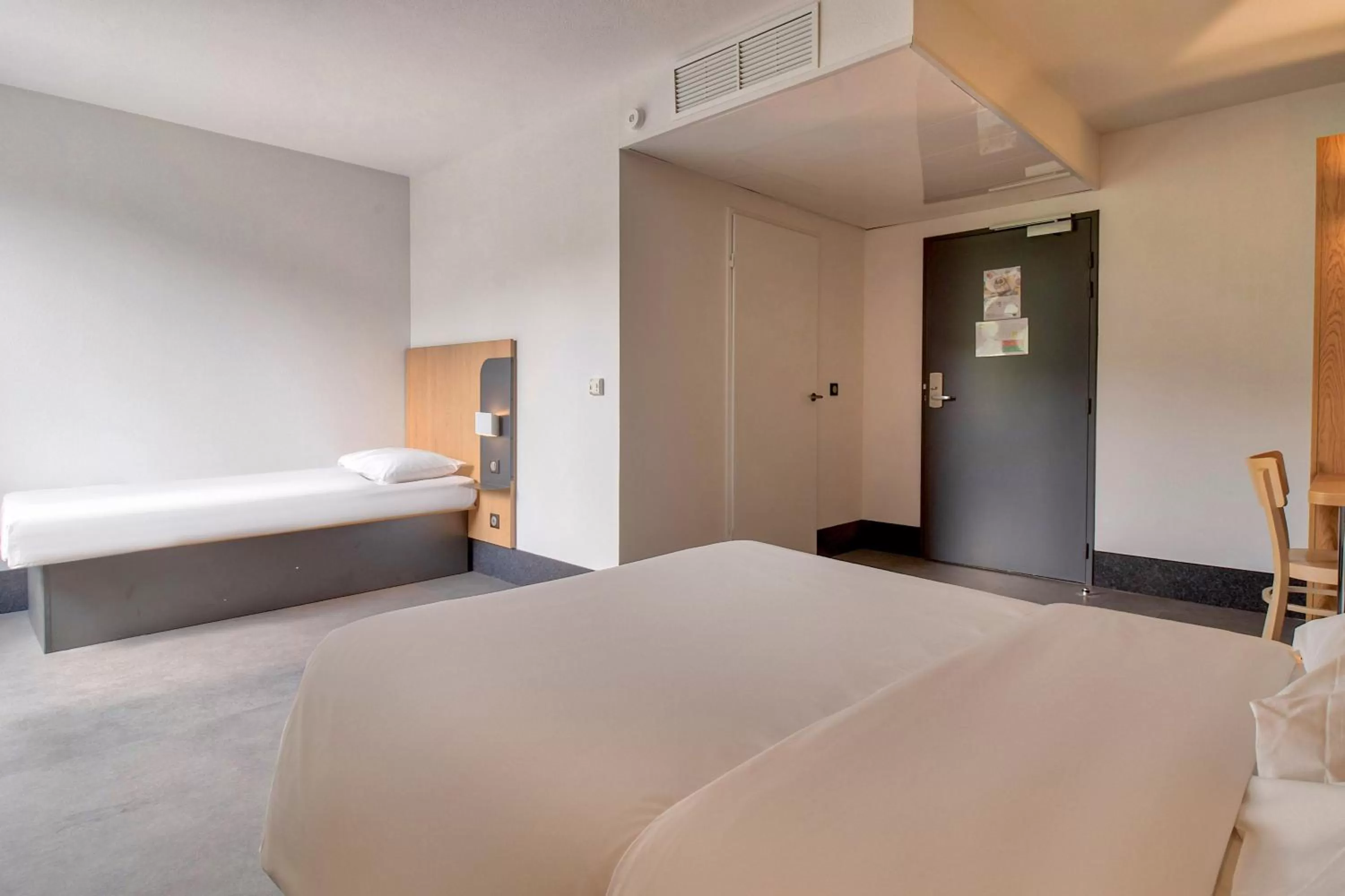 Bedroom, Bed in B&B HOTEL Bayonne Tarnos