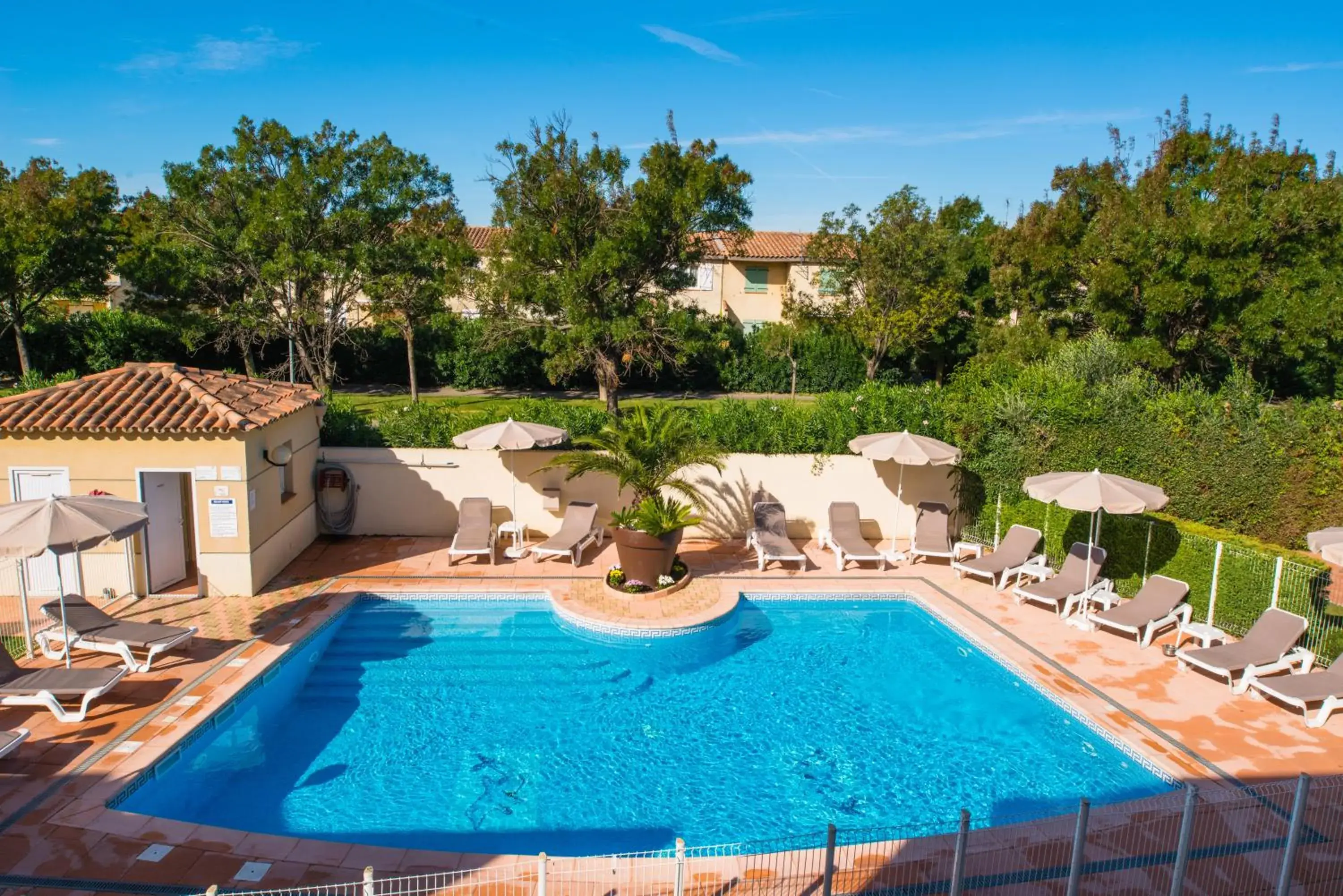 , Pool View in Hôtel Ariane