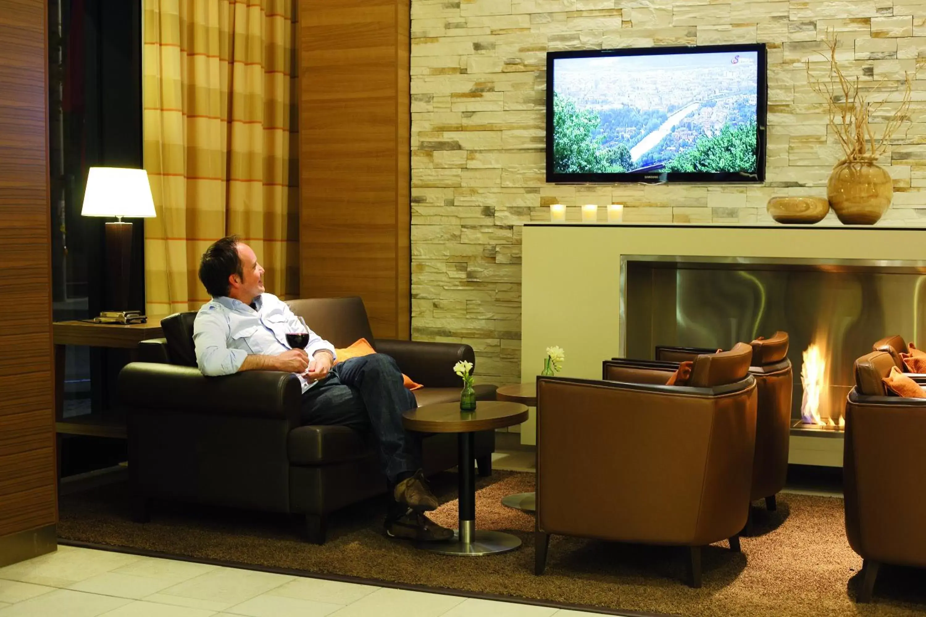 Lobby or reception in H4 Hotel Berlin Alexanderplatz Lobby or reception in H4 Hotel Berlin Alexanderplatz