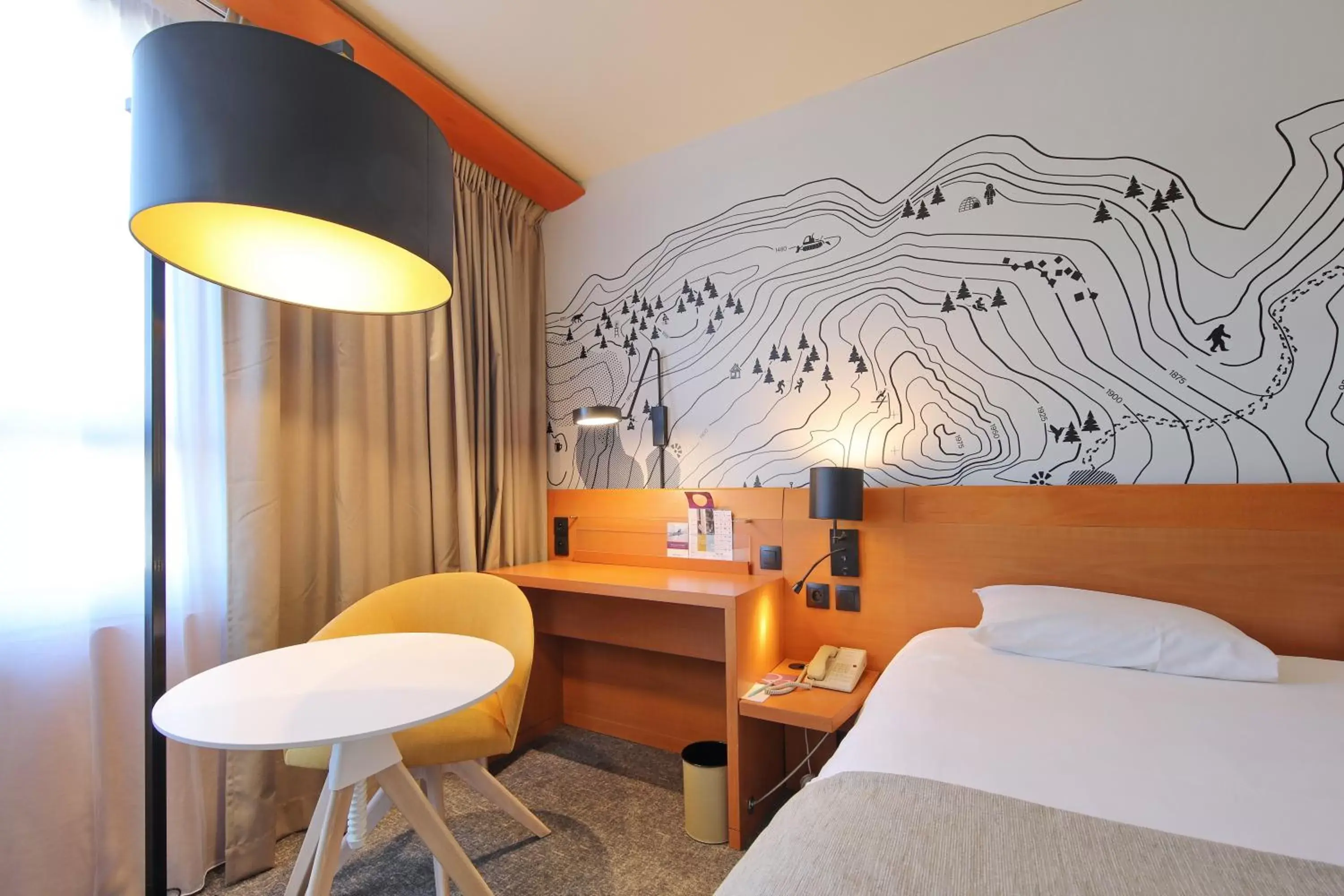 Photo of the whole room, Bed in Mercure Grenoble Centre Alpotel