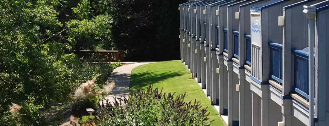 Property building in Edgewater Inn Shady Cove