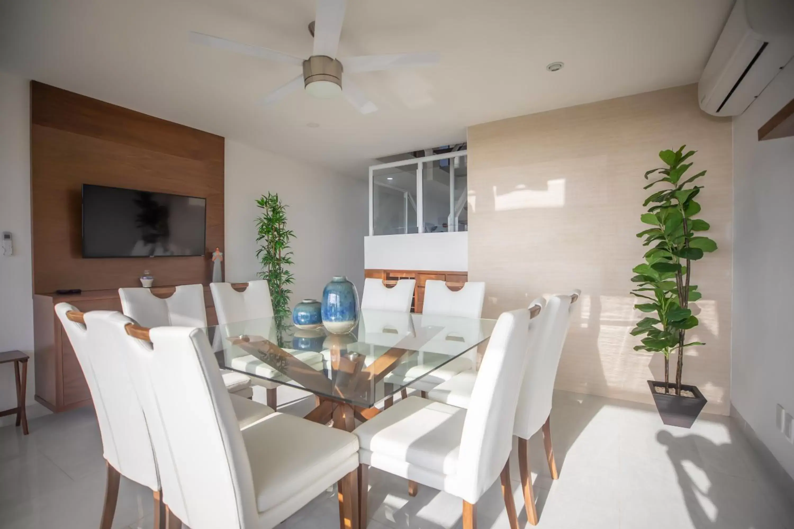 Dining Area in Beachfront Penthouses by LivIN Cancun