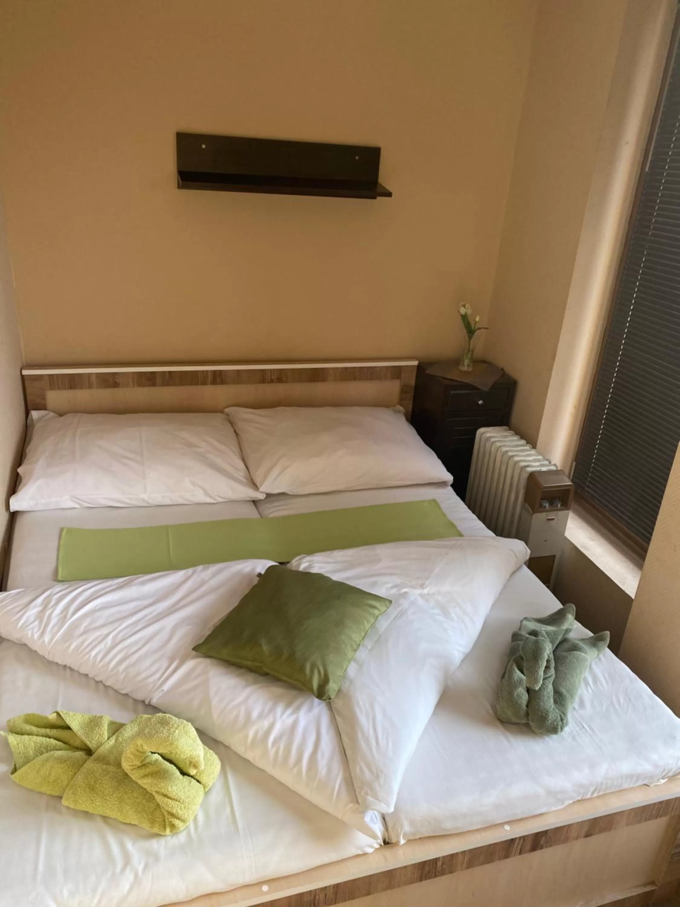 Bed in Abszolút Hotel és Panzió