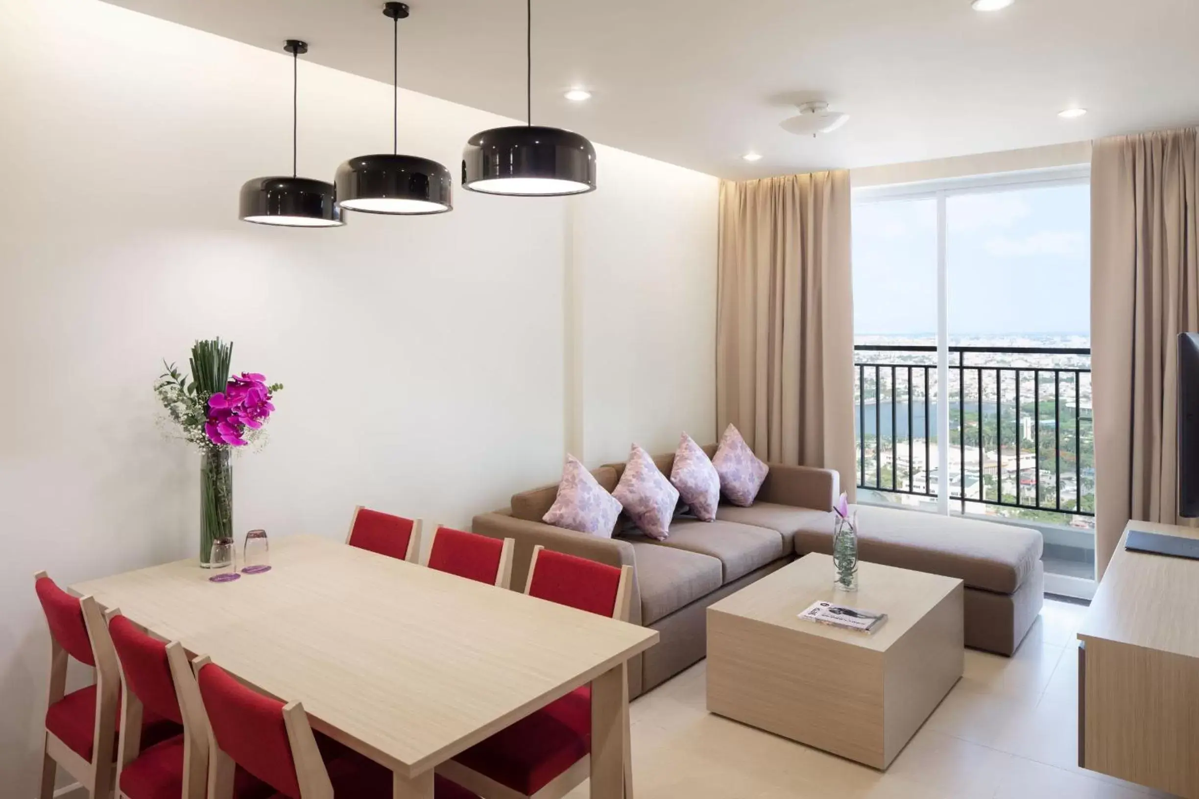 Guests, Dining Area in Mercure Hai Phong