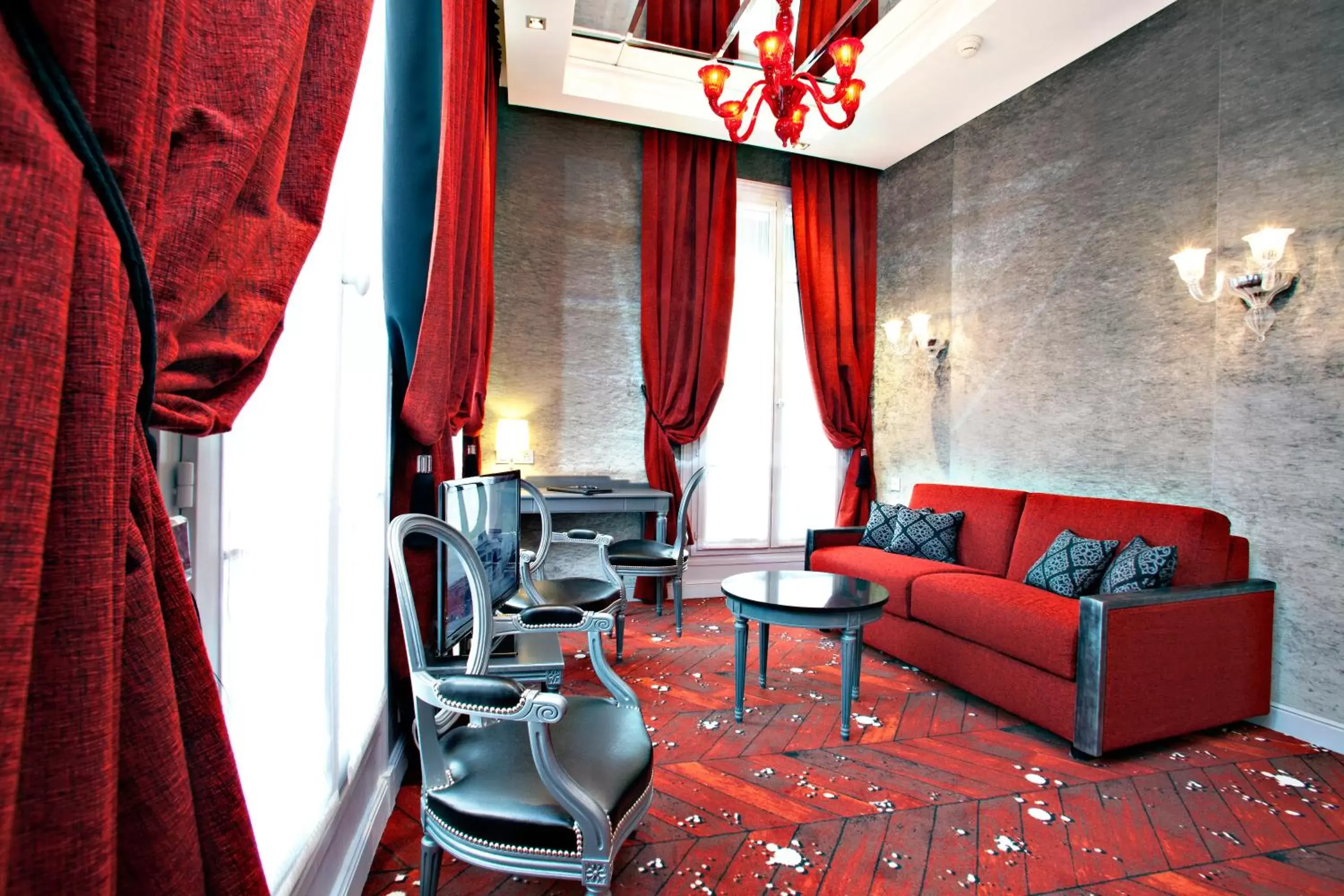 Photo of the whole room, Seating Area in Maison Albar Hotels Le Champs-Elysées