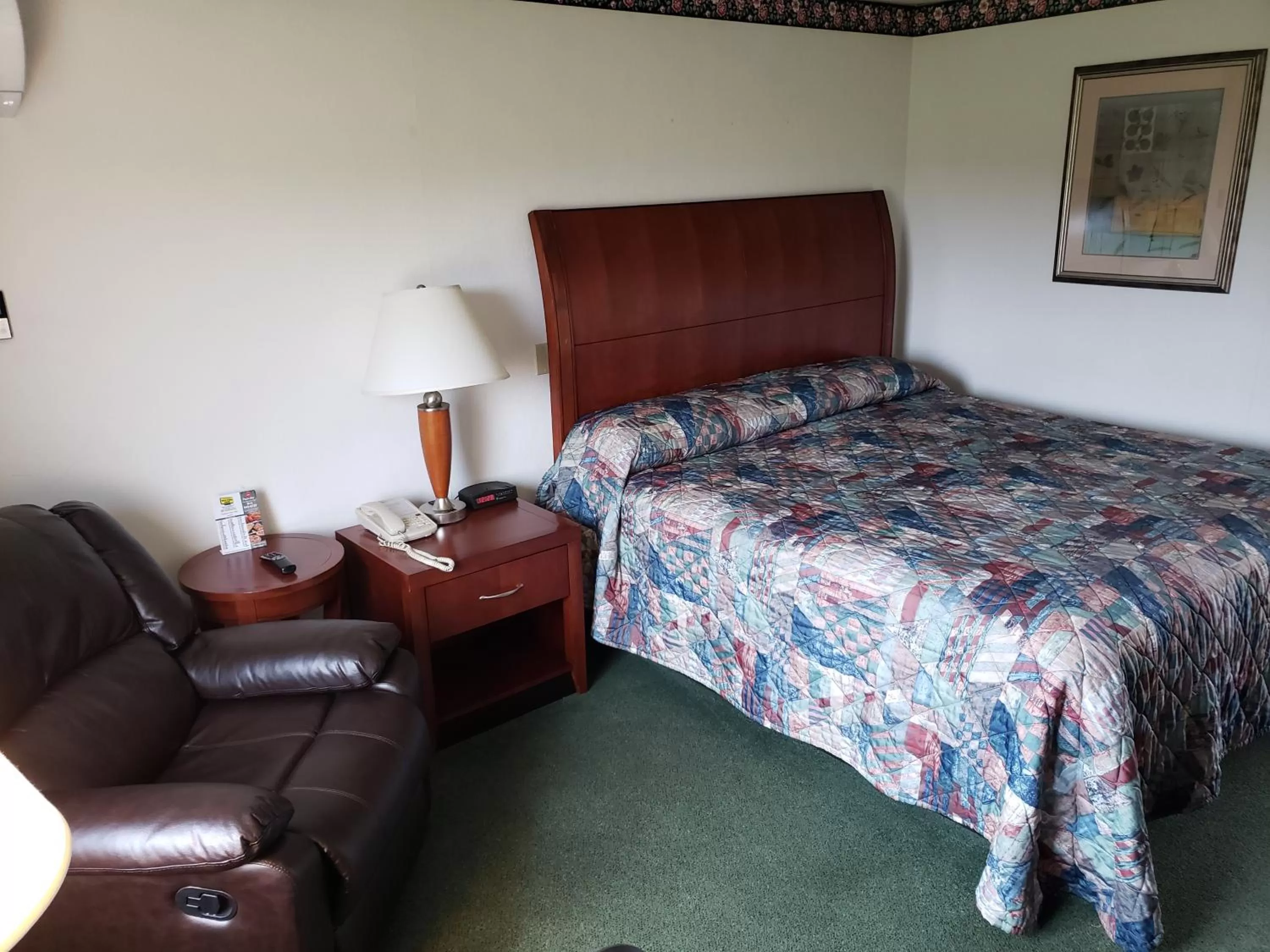 Bed in Huntingdon Motor Inn