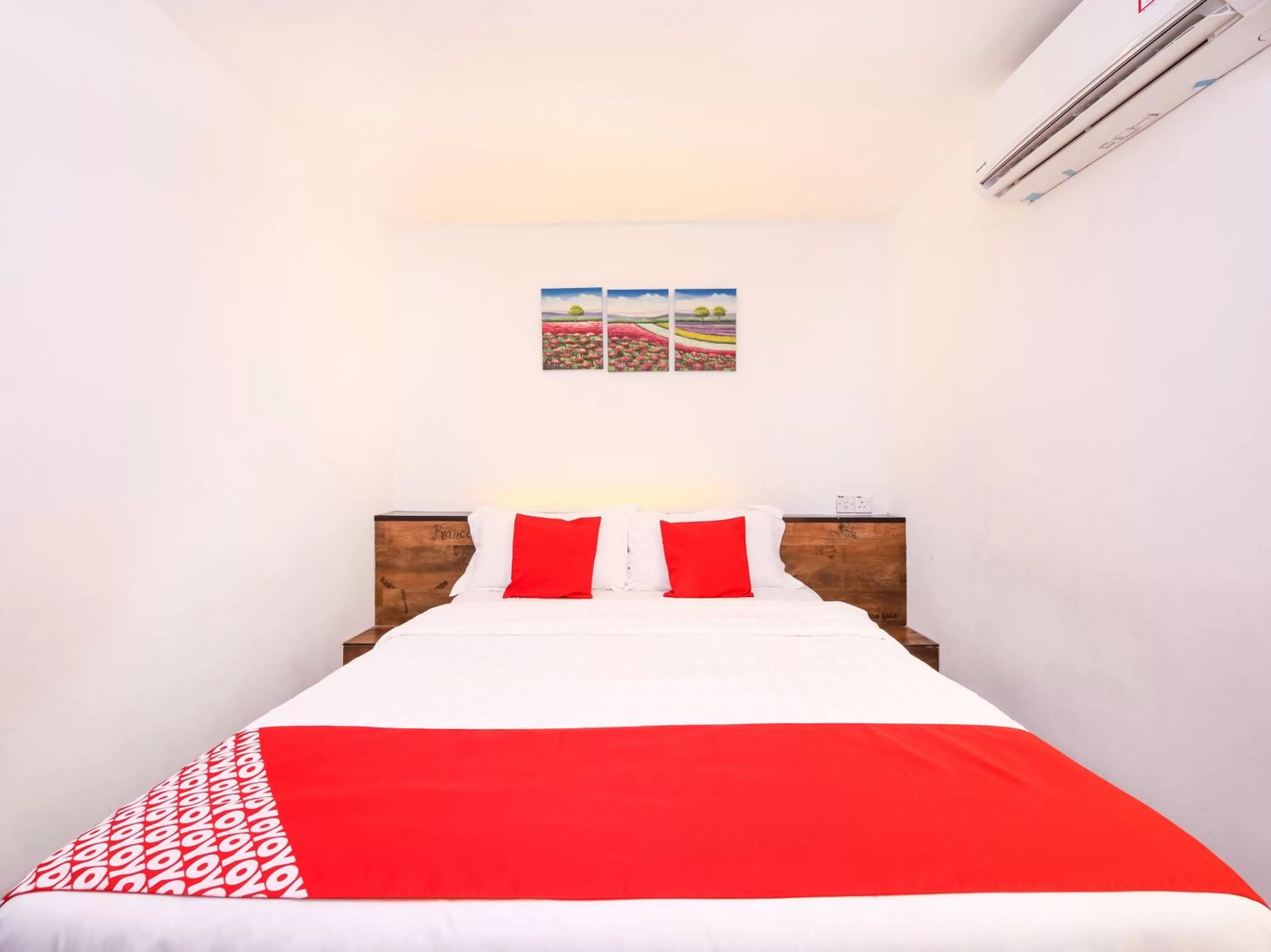 Bedroom, Bed in OYO 836 Mandurah Room & Cafe