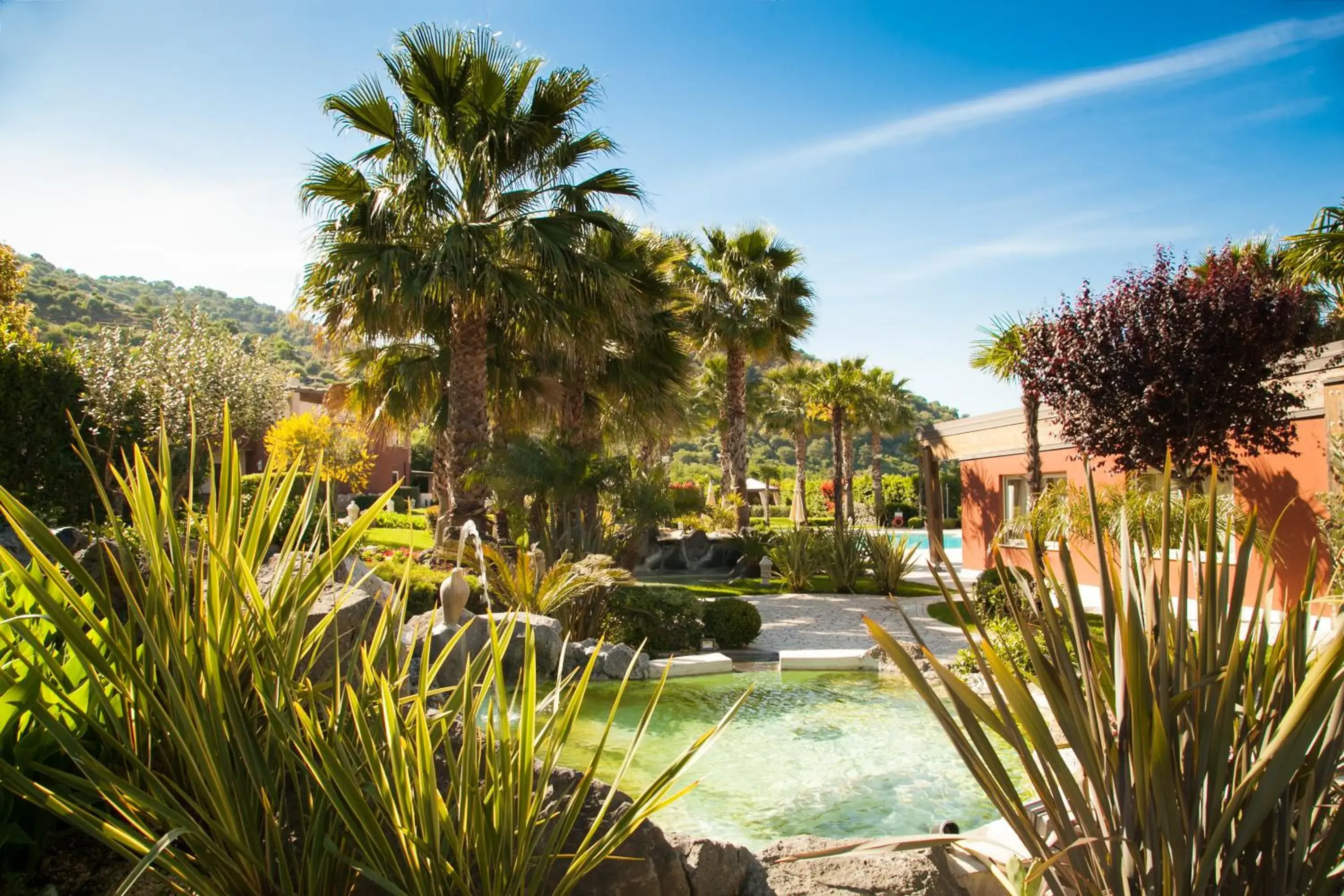 Swimming Pool in Alcantara Resort di Charme