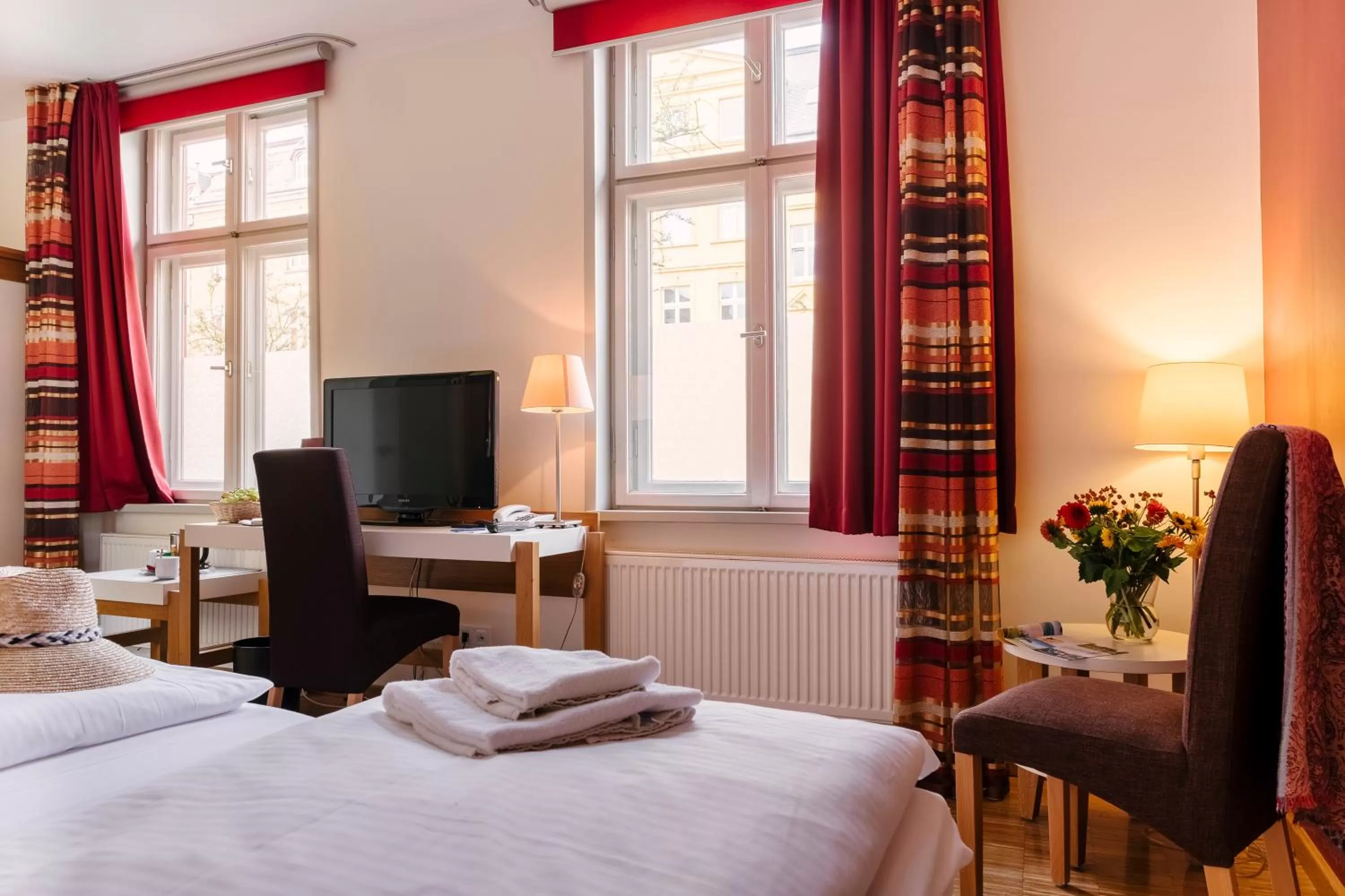 Photo of the whole room, Bed in Hotel am Jungfernstieg