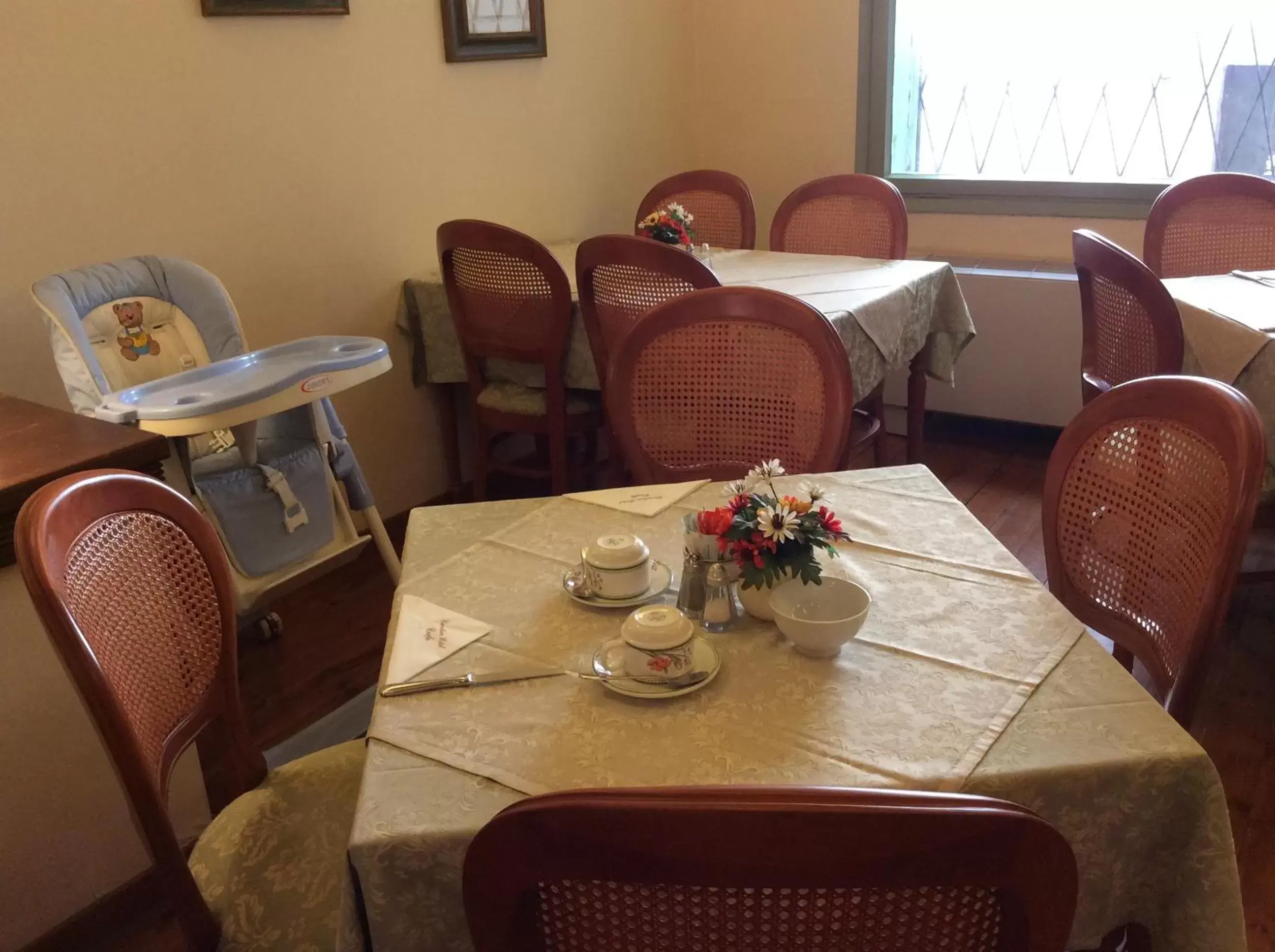 Restaurant/Places to Eat in Cavalieri Hotel