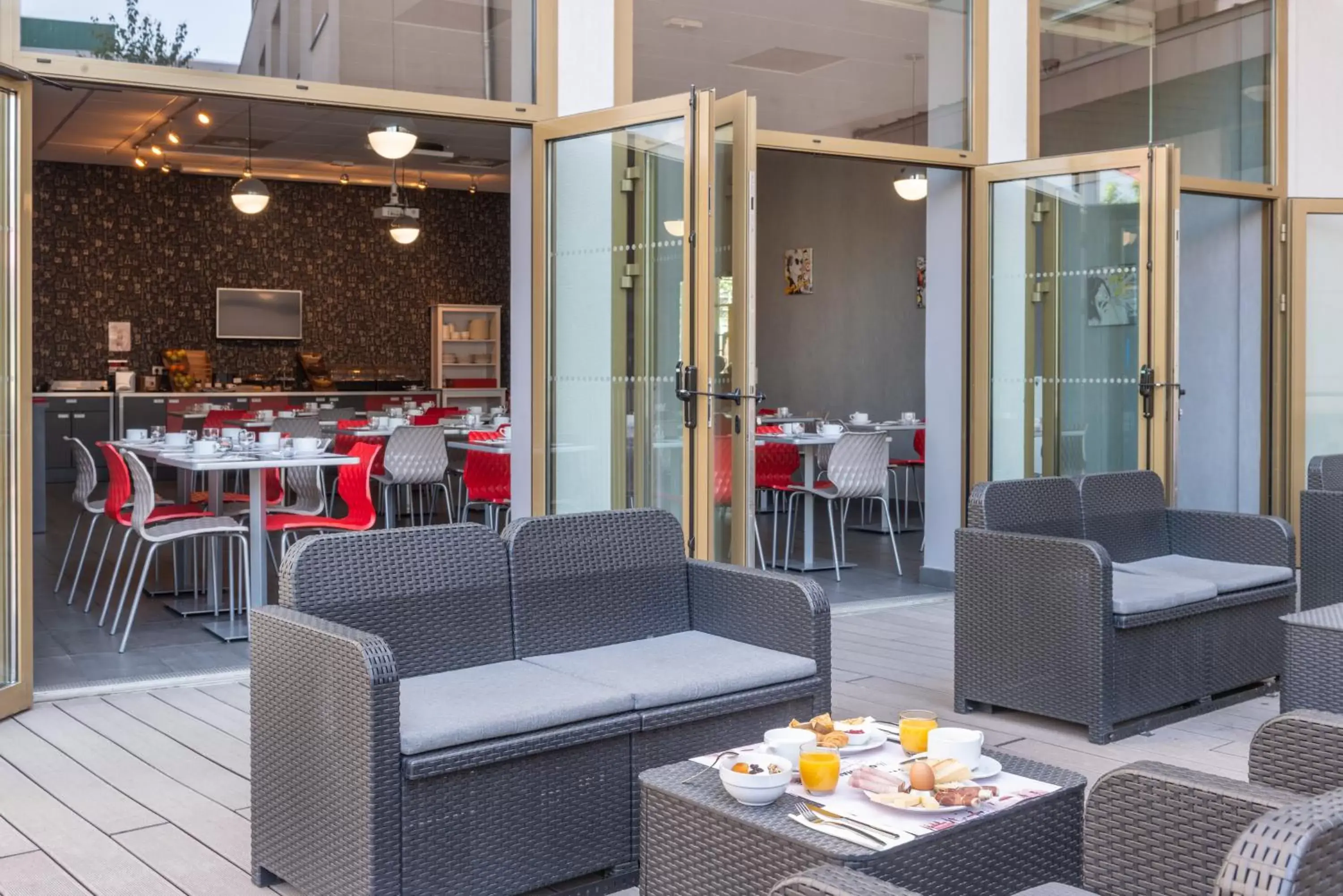 Balcony/Terrace, Restaurant/Places to Eat in The Originals Résidence, Grenoble Université