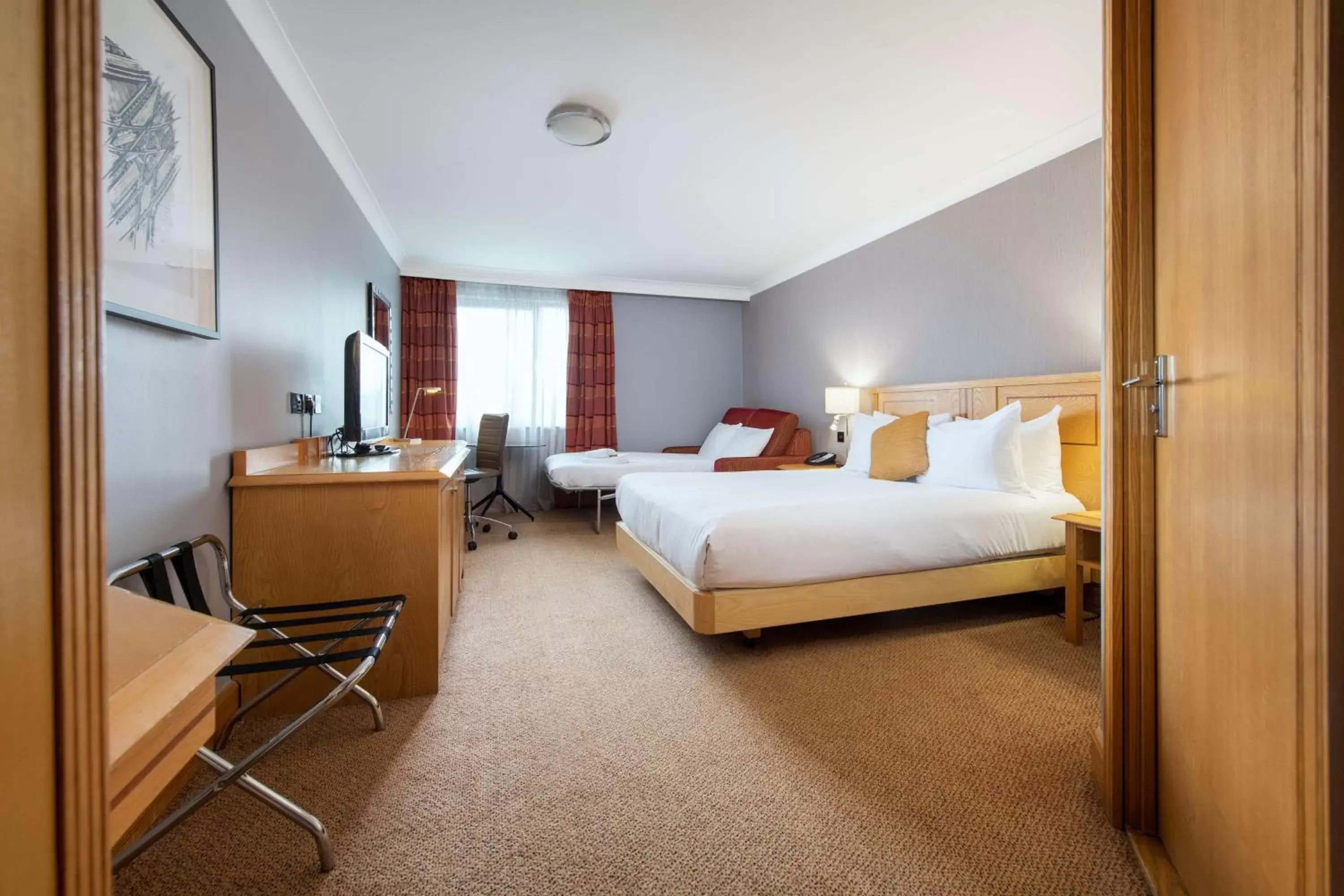 Bedroom in DoubleTree by Hilton Swindon Hotel