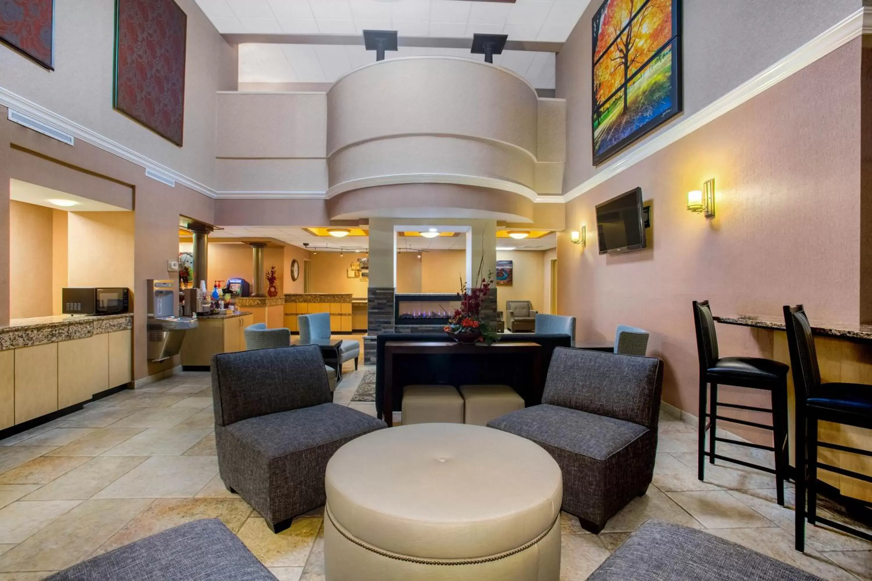 Lobby or reception in La Quinta by Wyndham Springfield South