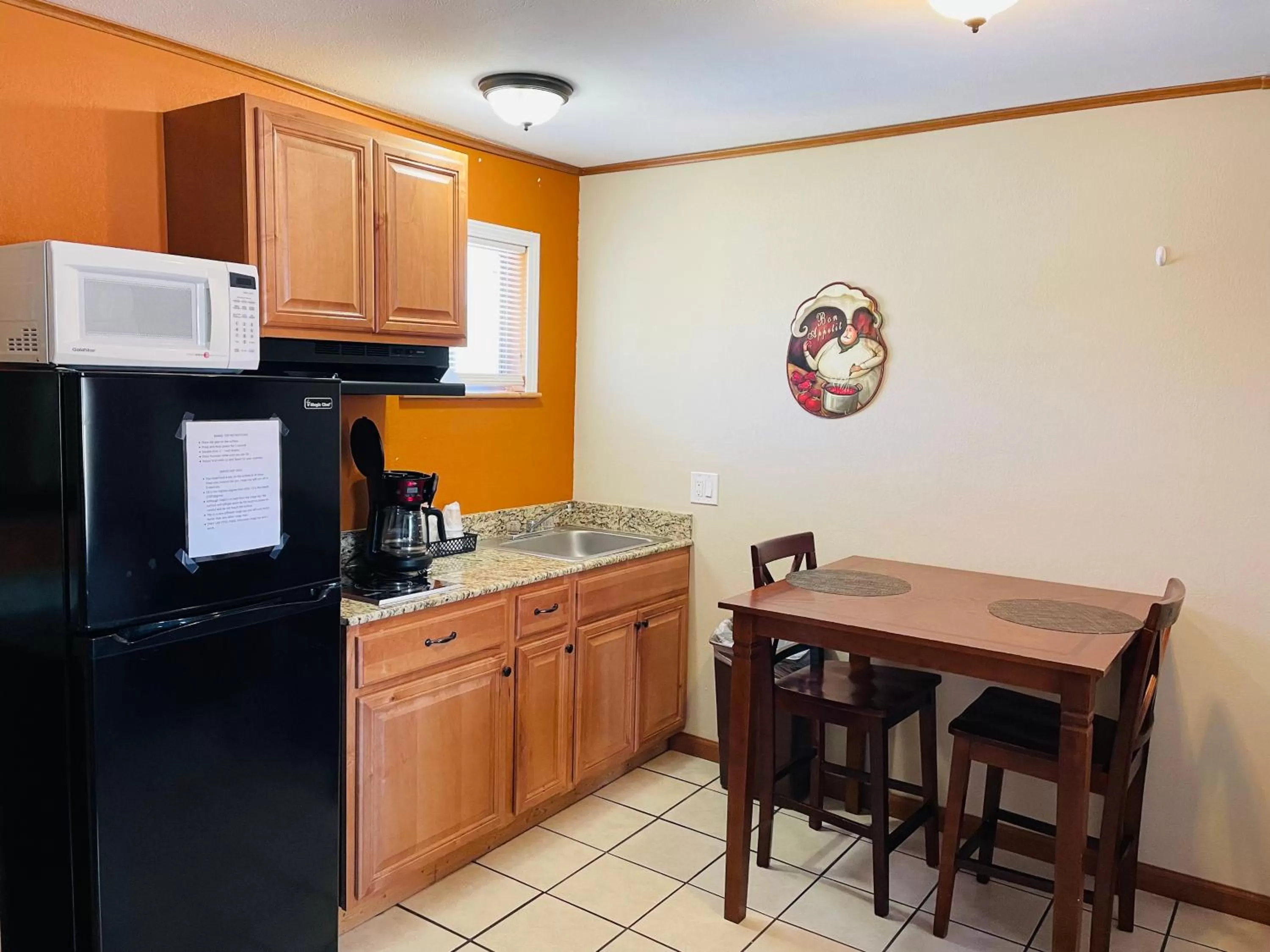 Coffee/tea facilities in Hunter's Friend Resort near Silver Dollar City